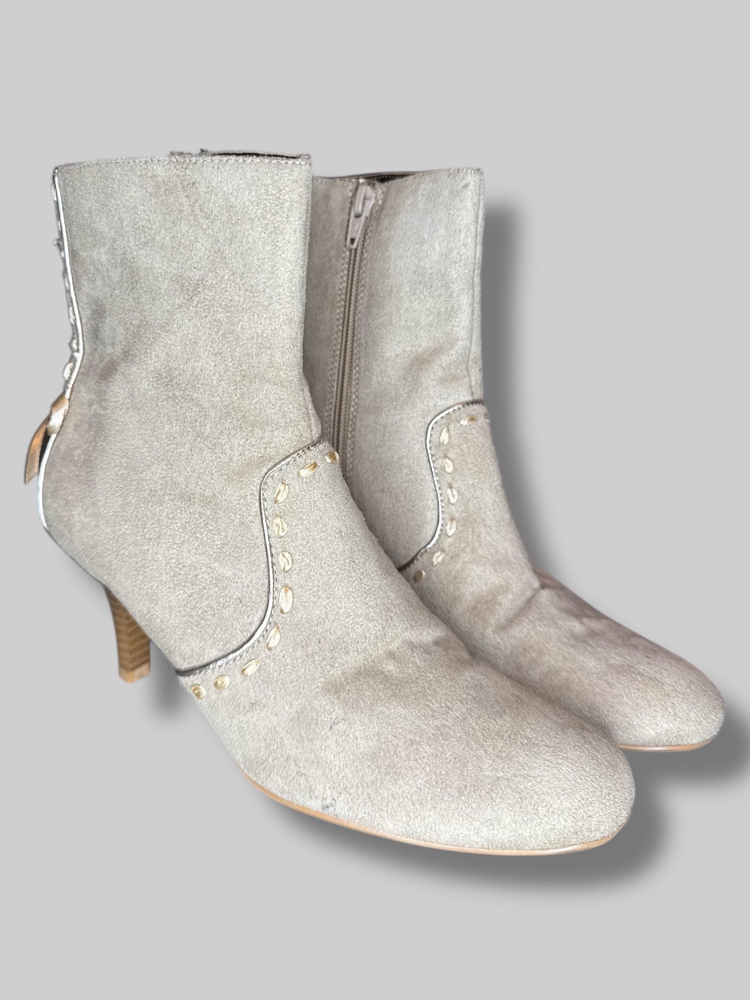tan heel boot with lace and ribbon size 6.5