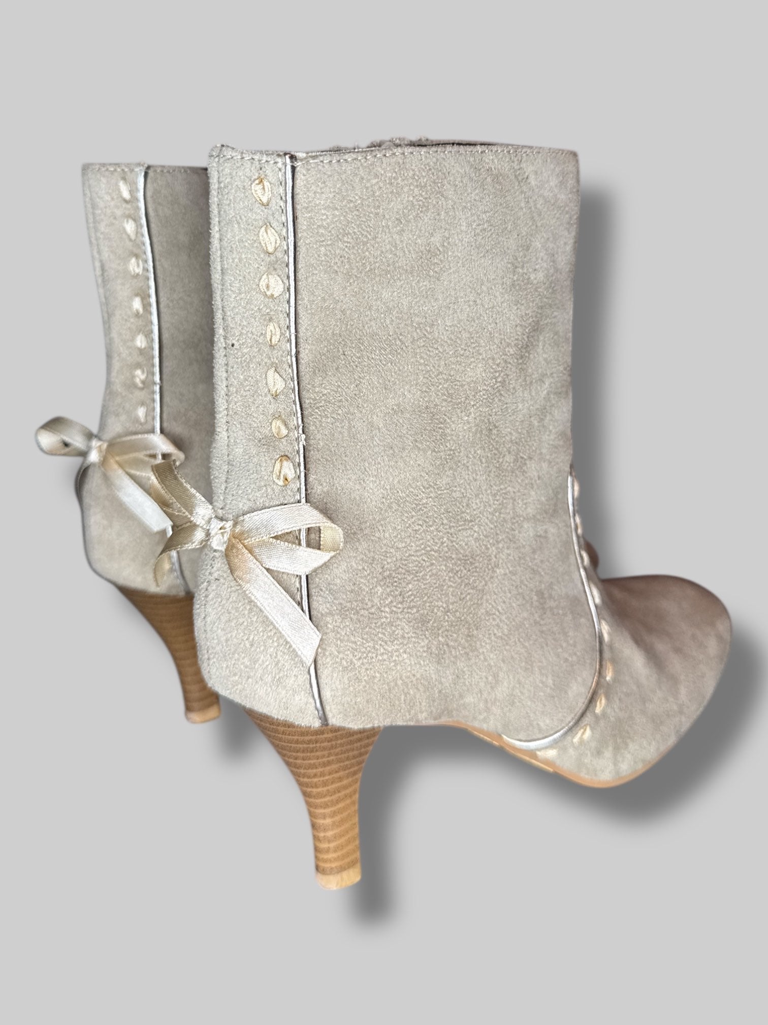 tan heel boot with lace and ribbon size 6.5