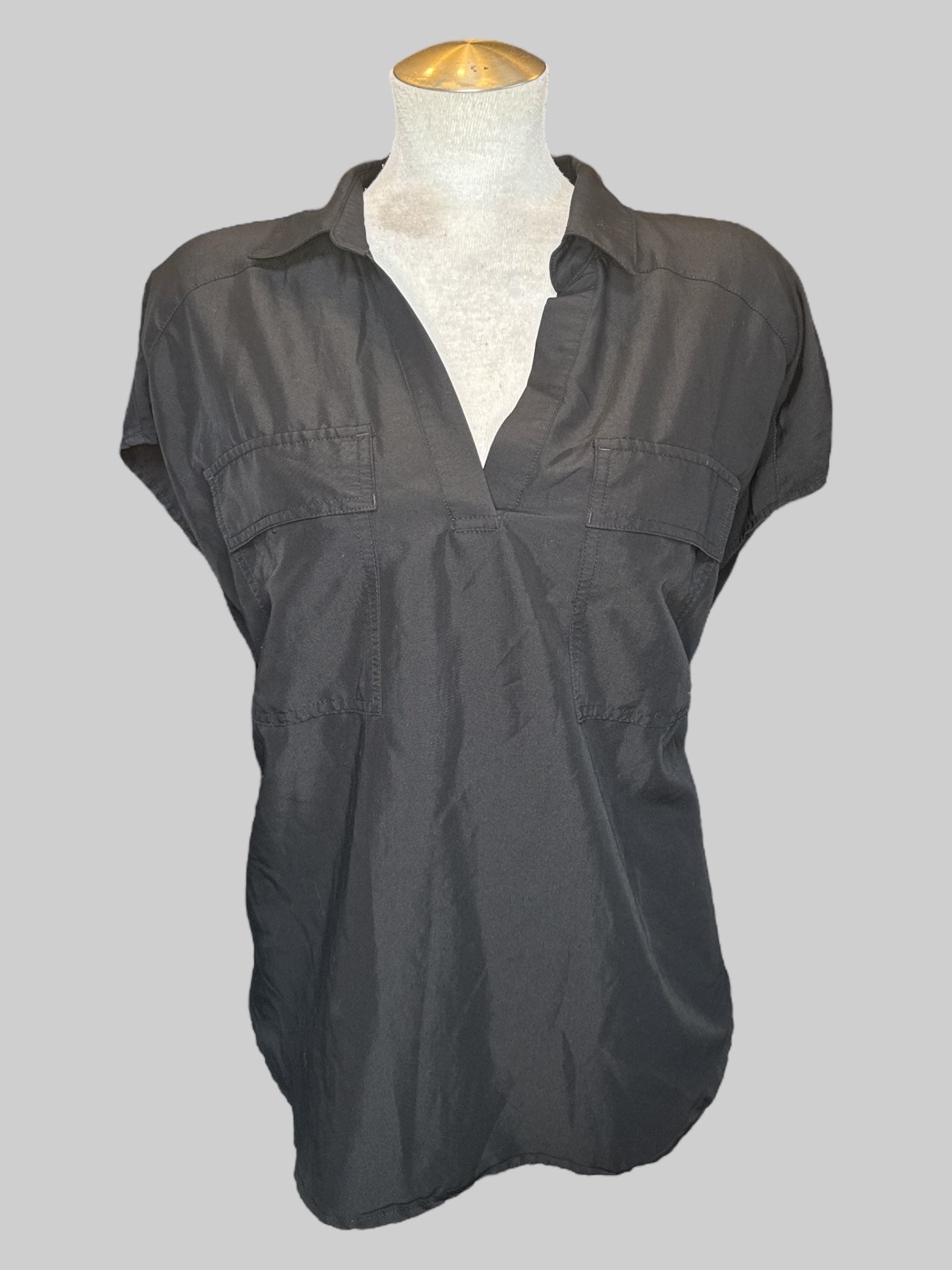 2X Black top with chest pockets