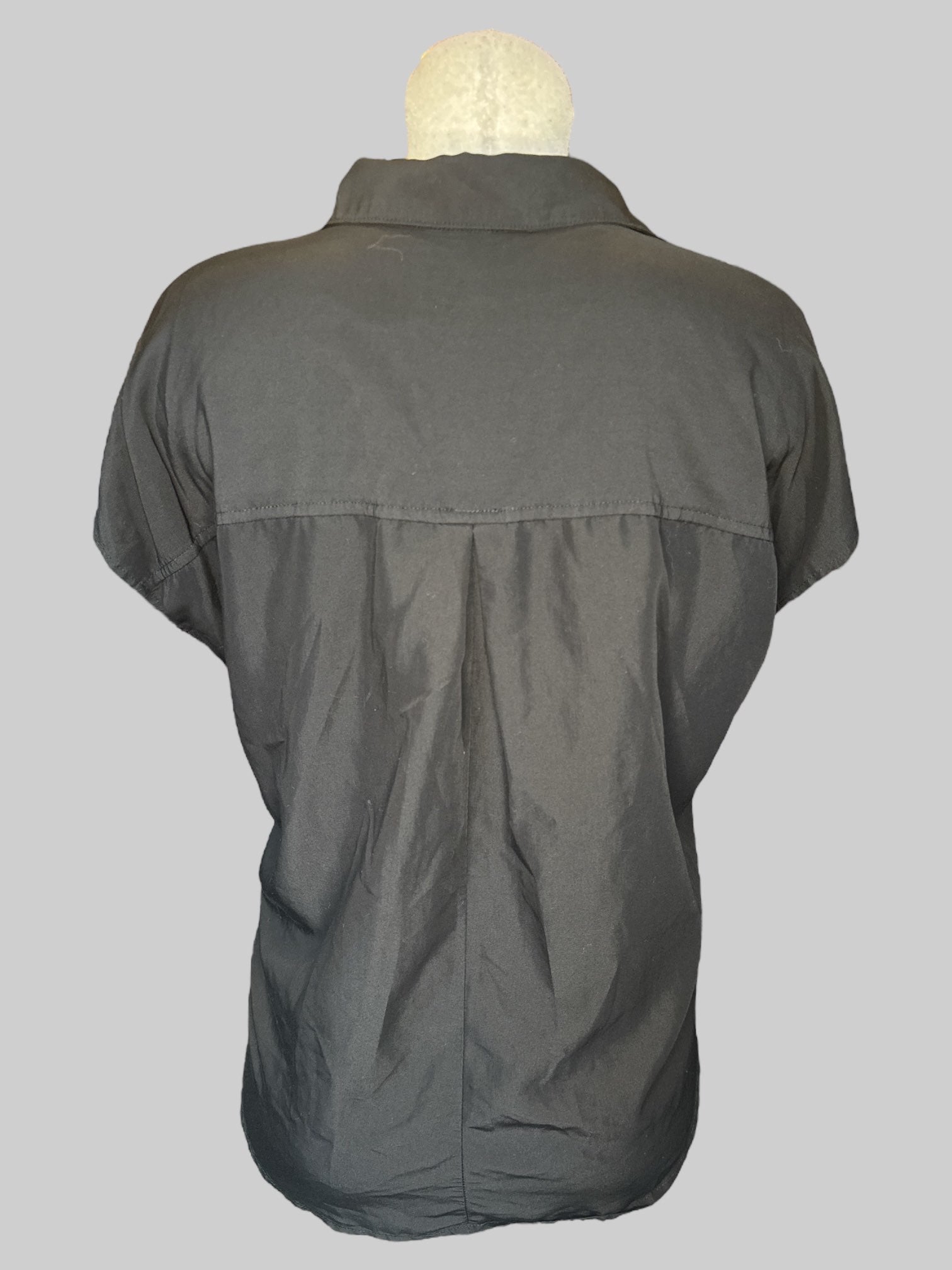 2X Black top with chest pockets