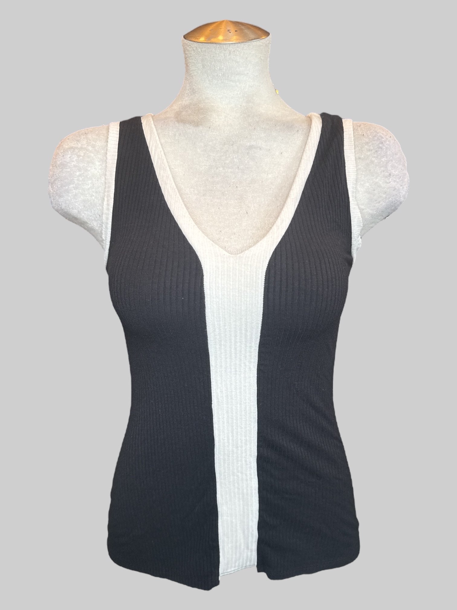 M Black and white ribbed sleeveless top