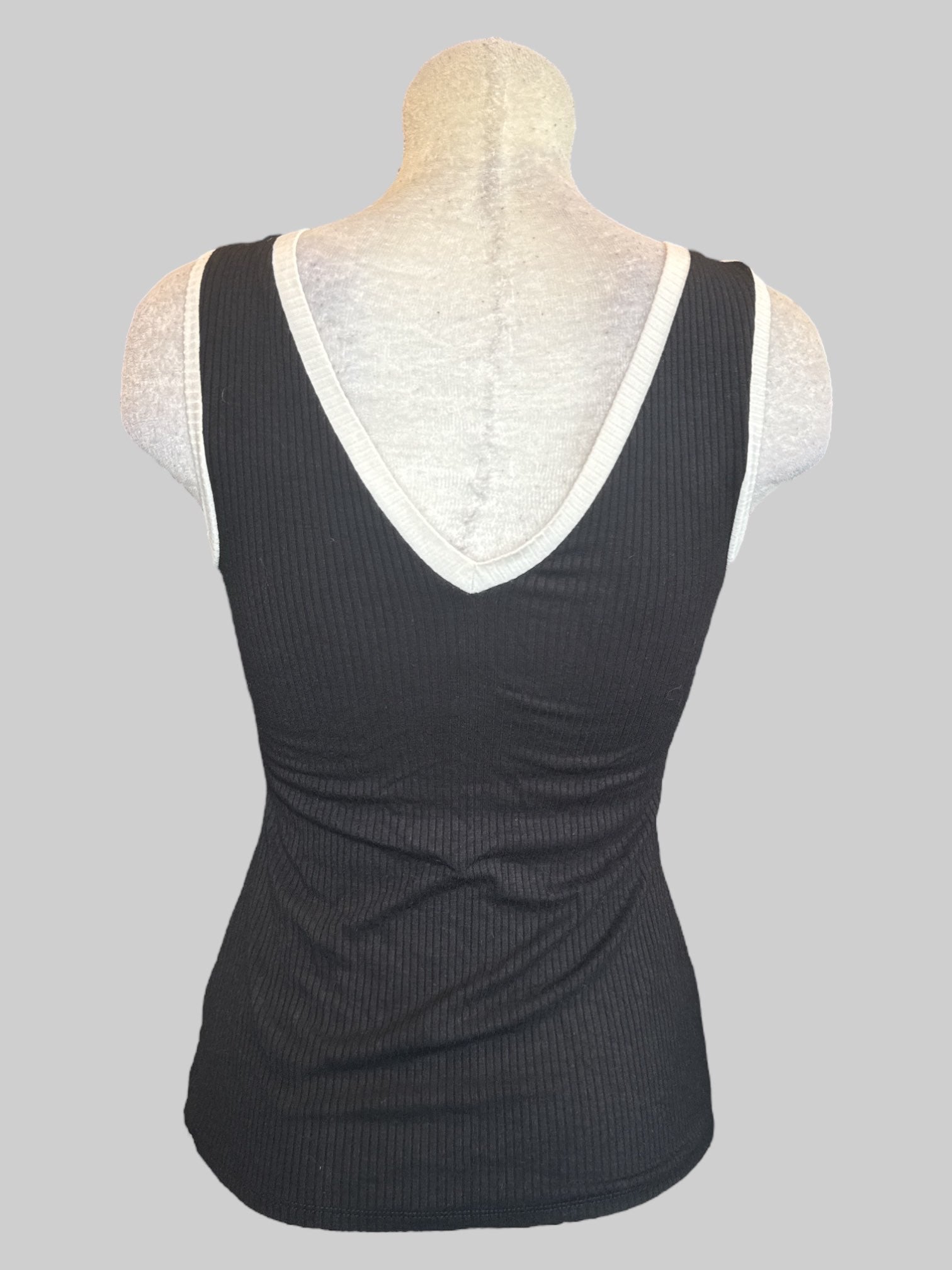M Black and white ribbed sleeveless top