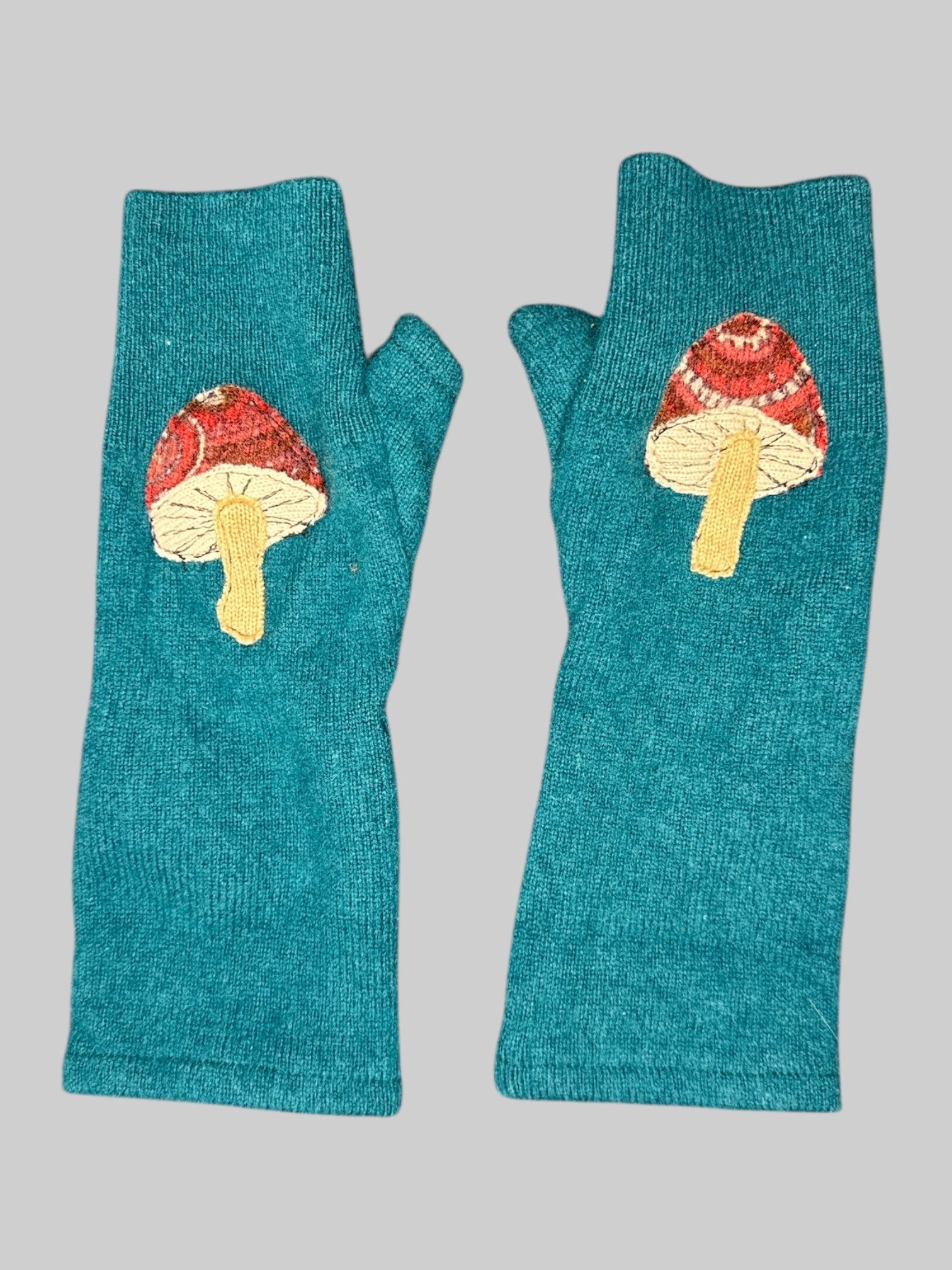 Green cashmere hand warmers with mushroom embroidery