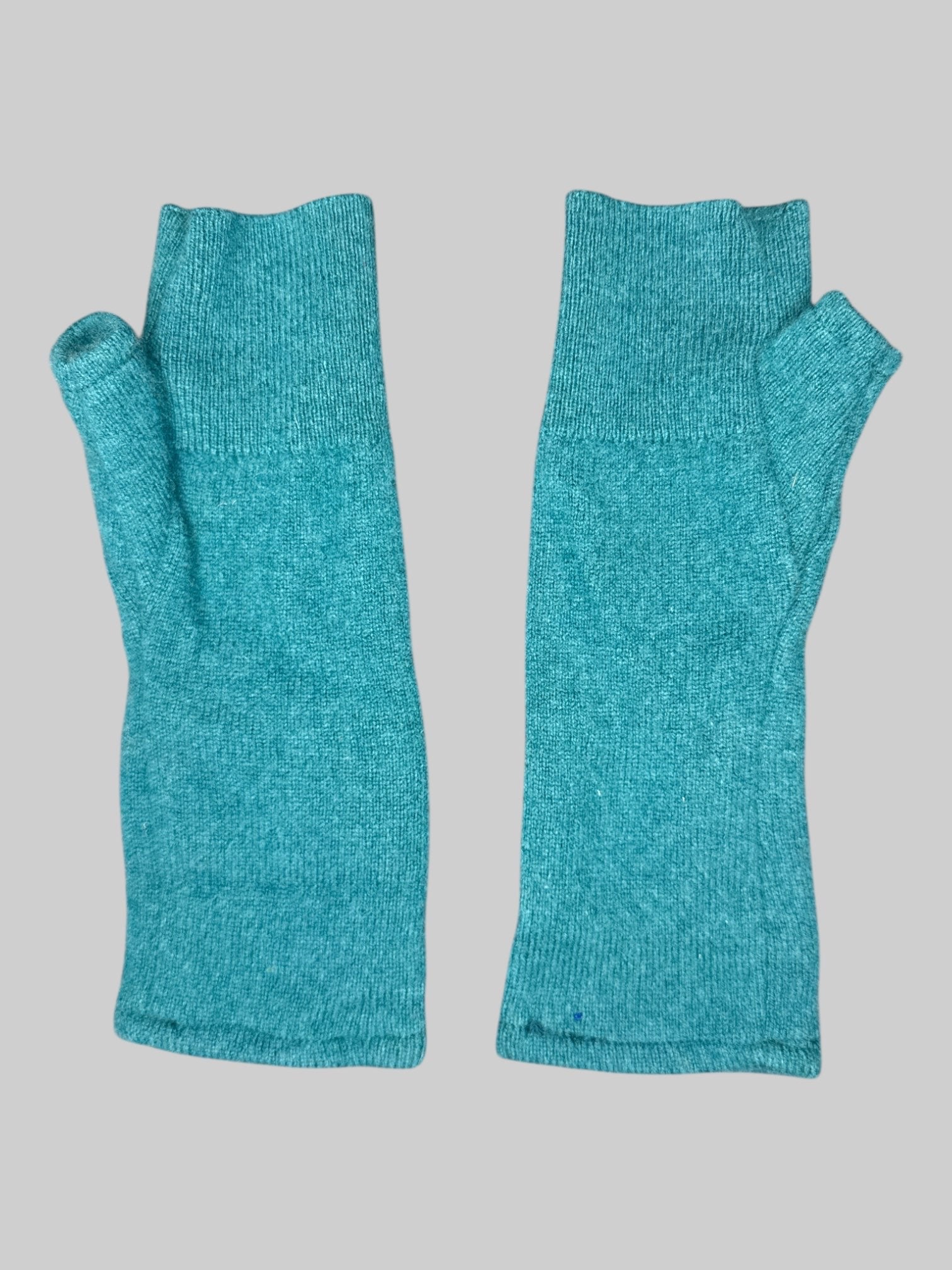 Green cashmere hand warmers with mushroom embroidery