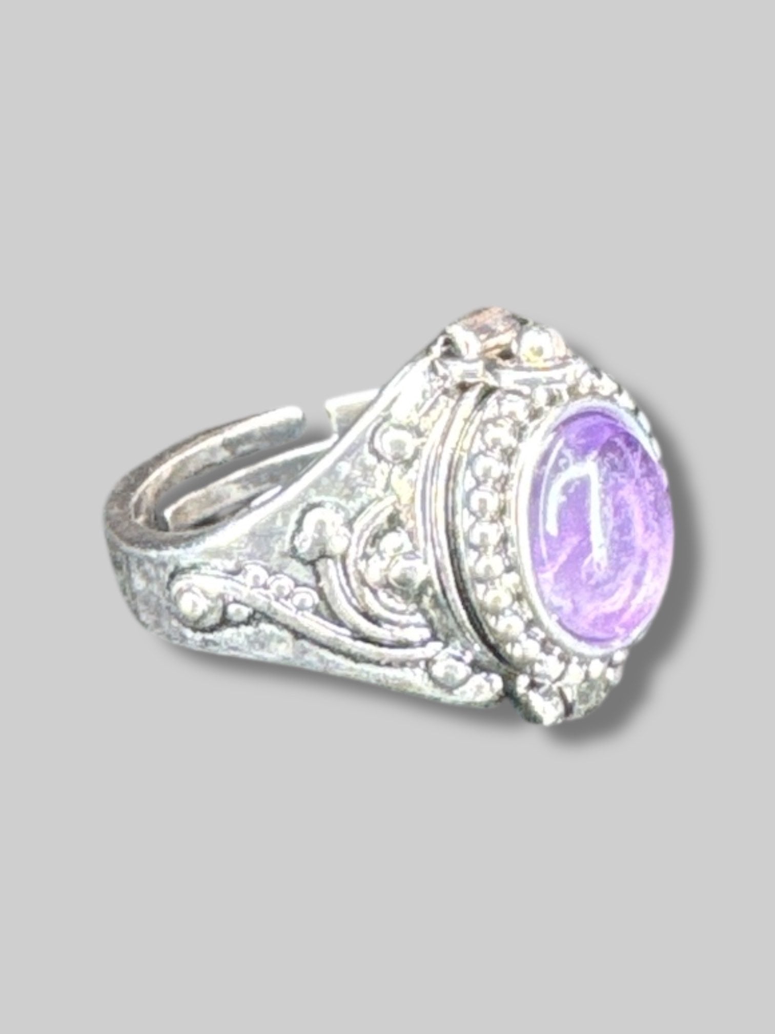 Adjustable size amethyst poison ring