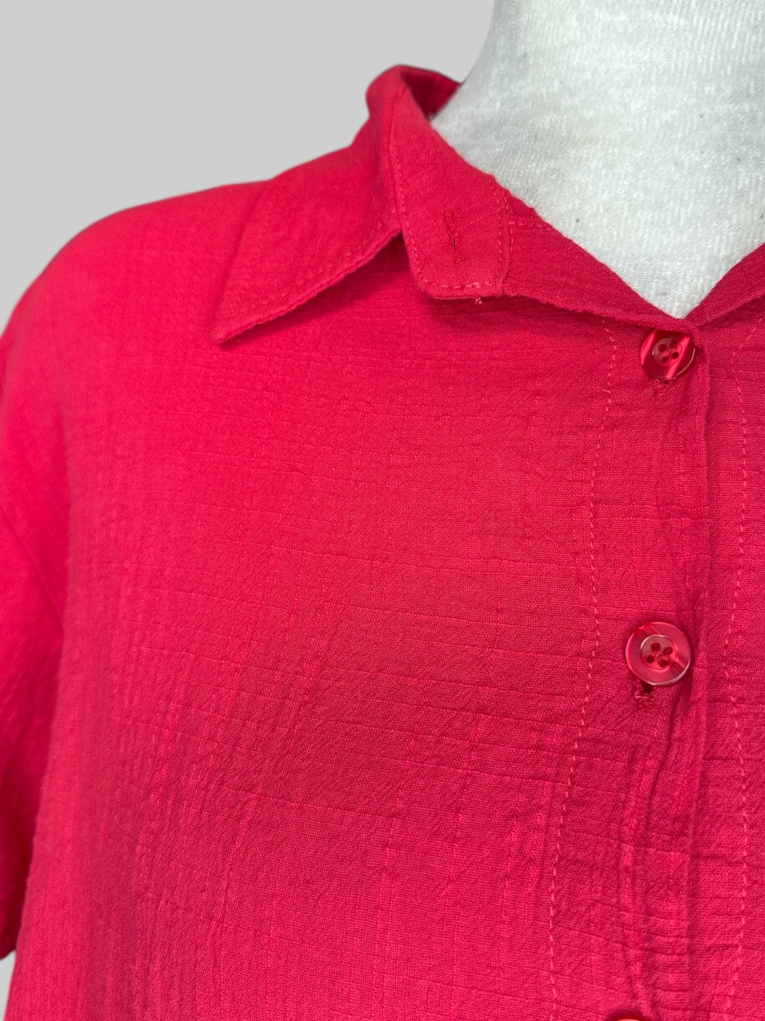 L Red textured button up shirt