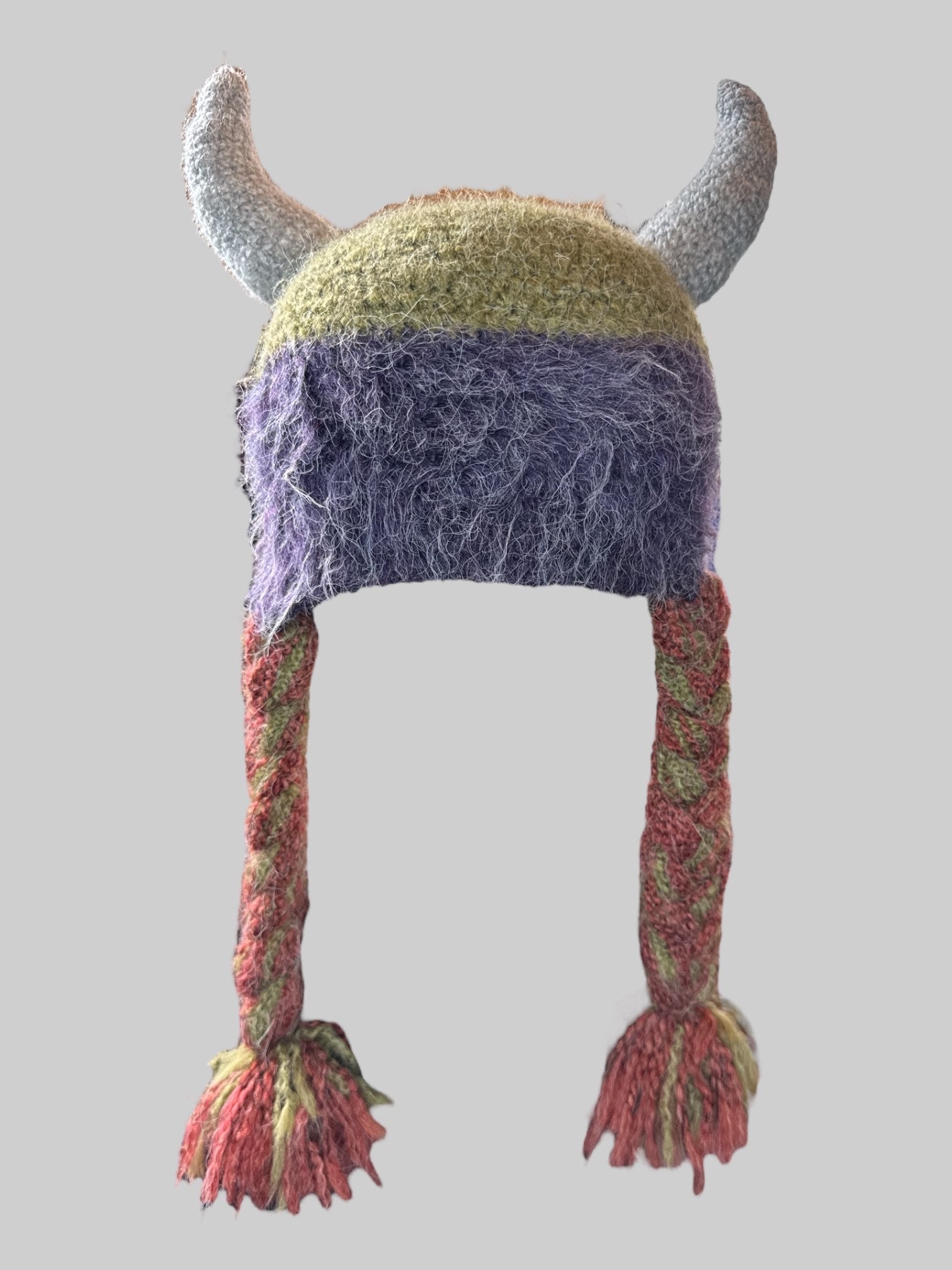 Multicolor hat with Viking horns