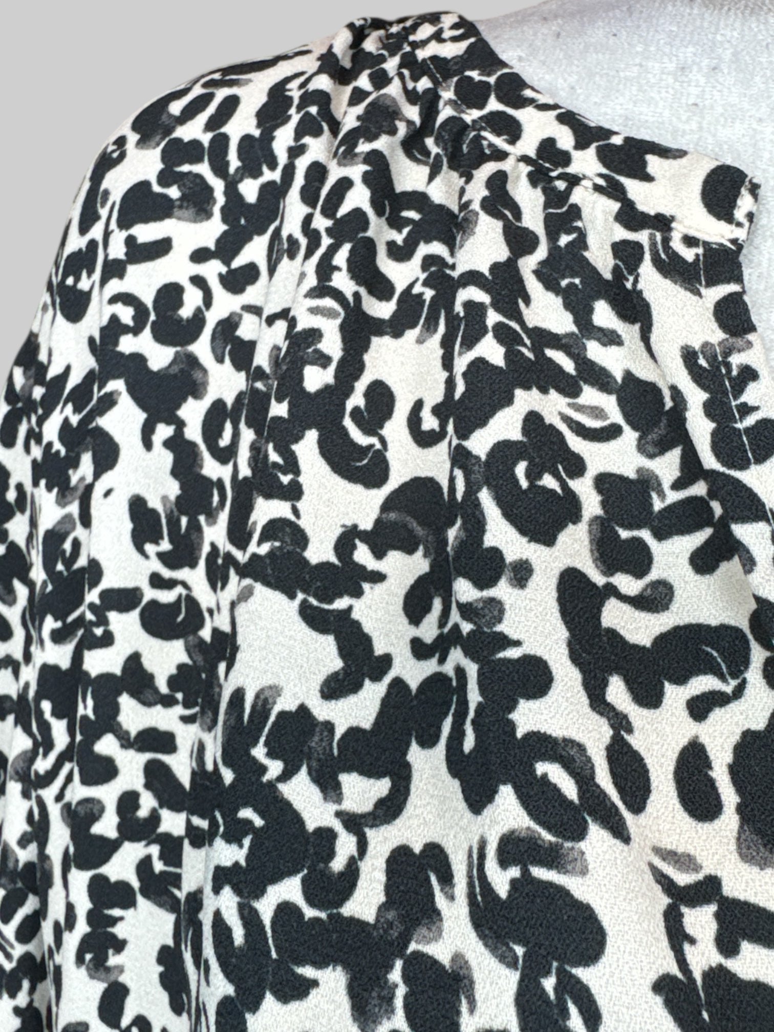 4X light pink long sleeve blouse with animal print and balloon sleeves