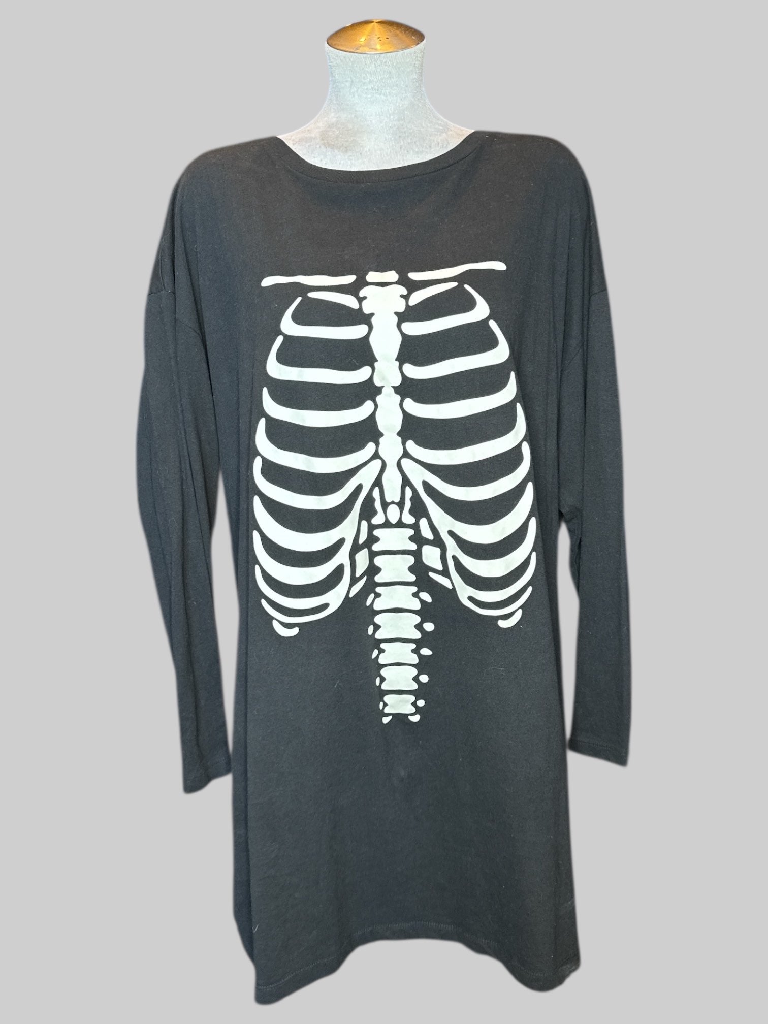 1X Black long sleeve skeleton tunic top