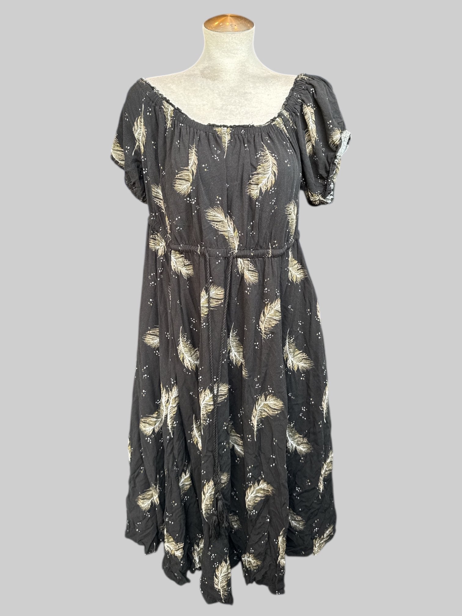 1X Black dress with drawstring waist, ballon sleeves, and greenish brown feather pattern with little stars