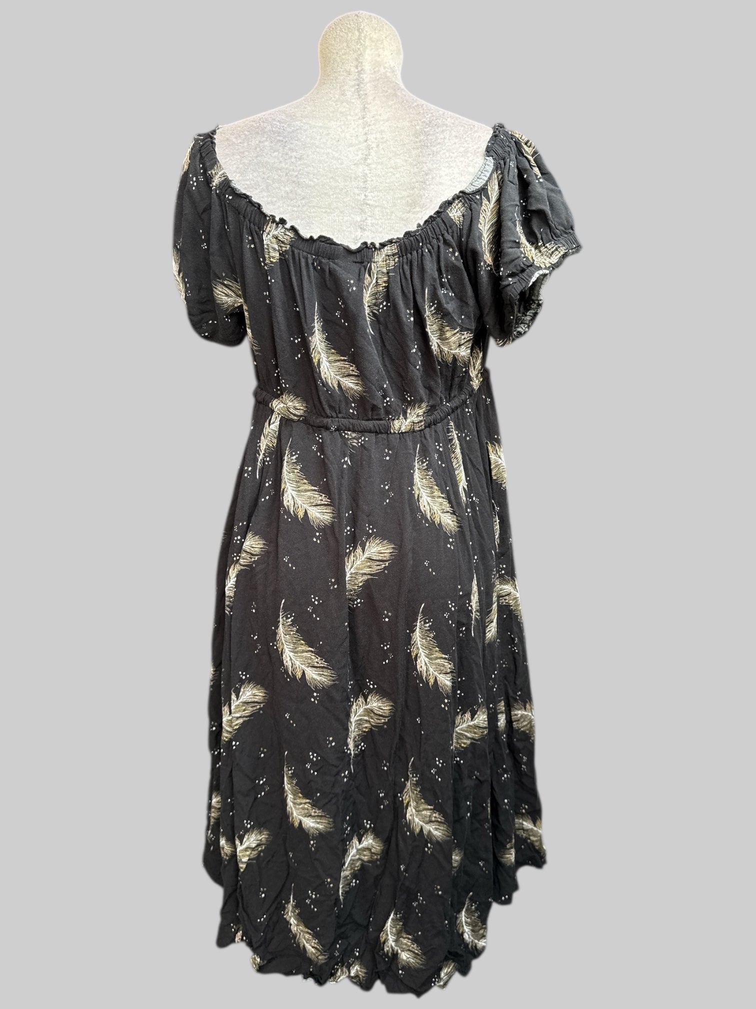 1X Black dress with drawstring waist, ballon sleeves, and greenish brown feather pattern with little stars