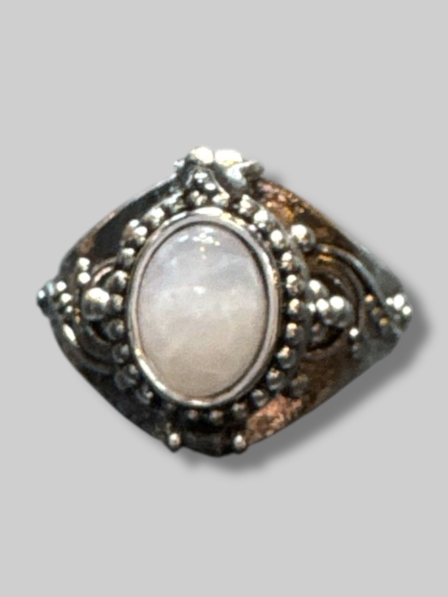 Adjustable rose quartz poison ring