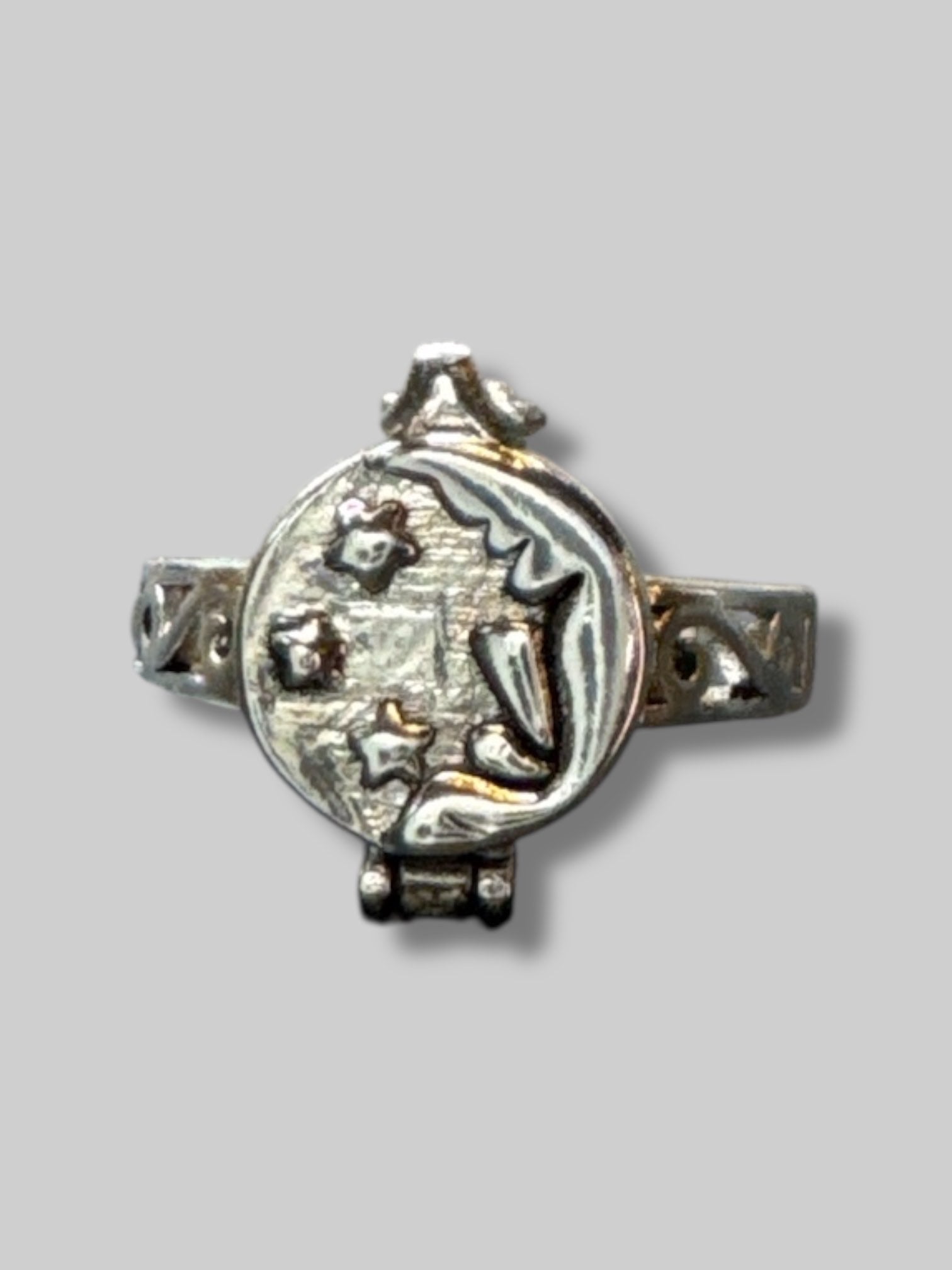 Adjustable silver tone poison ring
