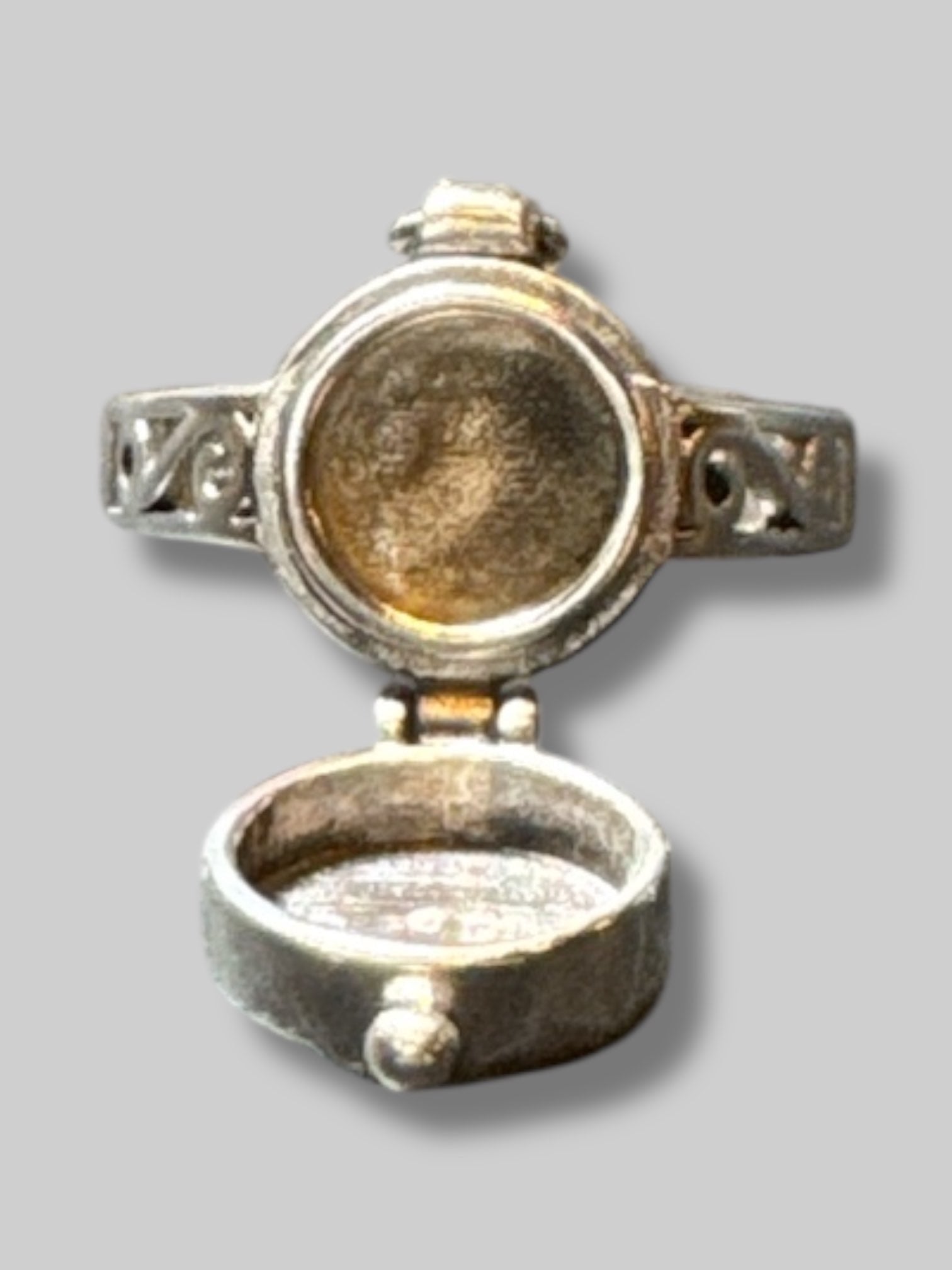 Adjustable silver tone poison ring