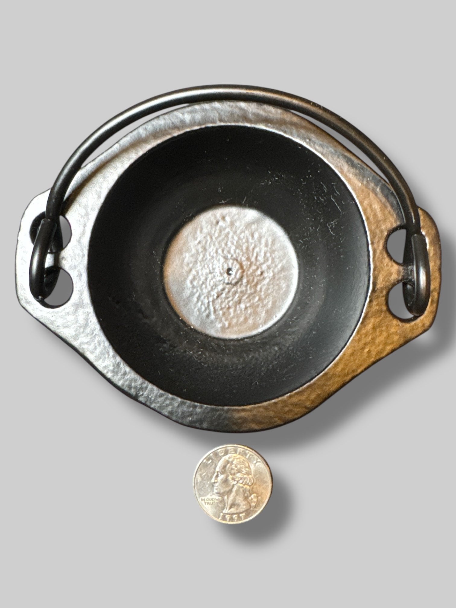 4” Black cauldron