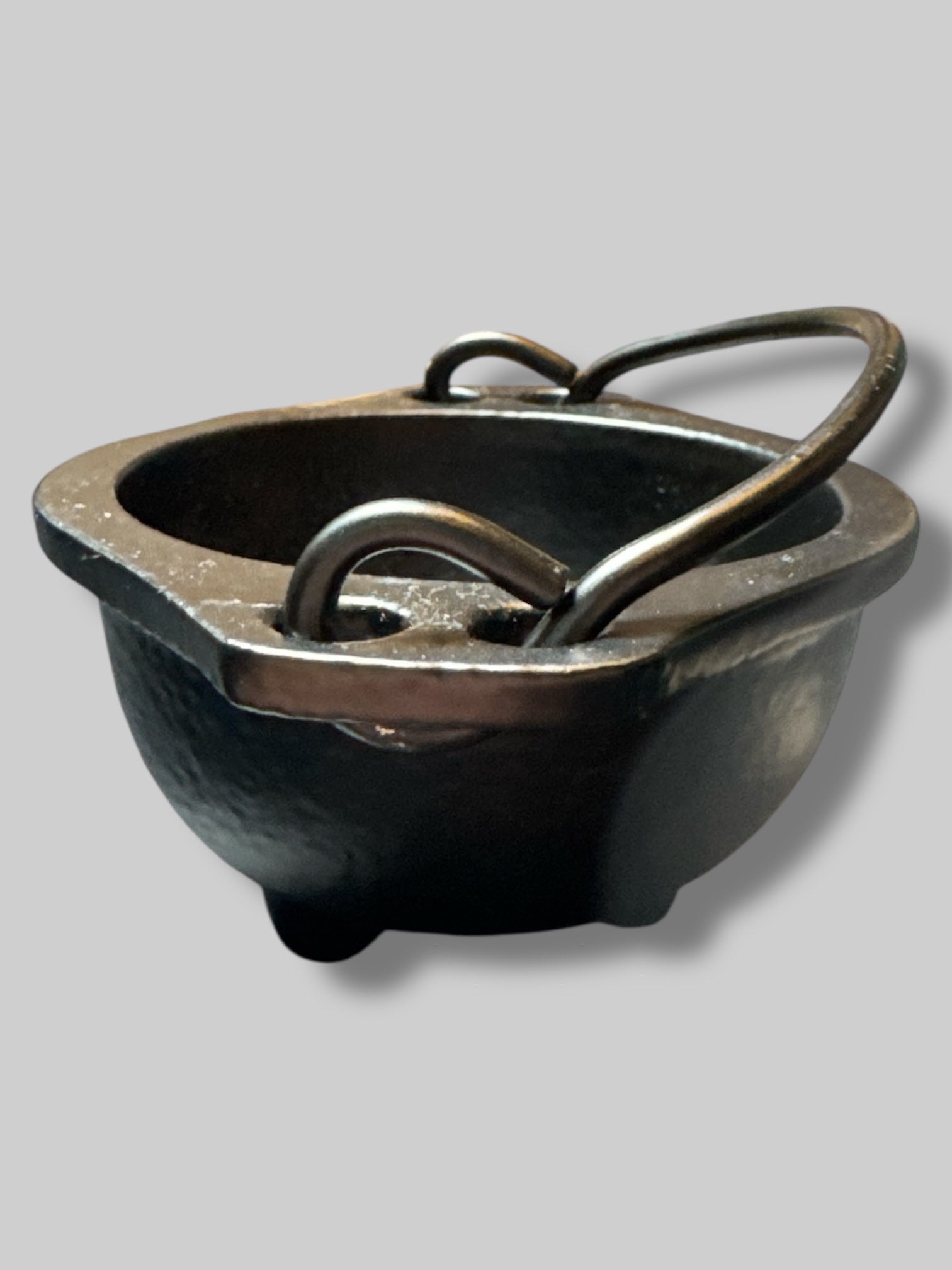 4” Black cauldron