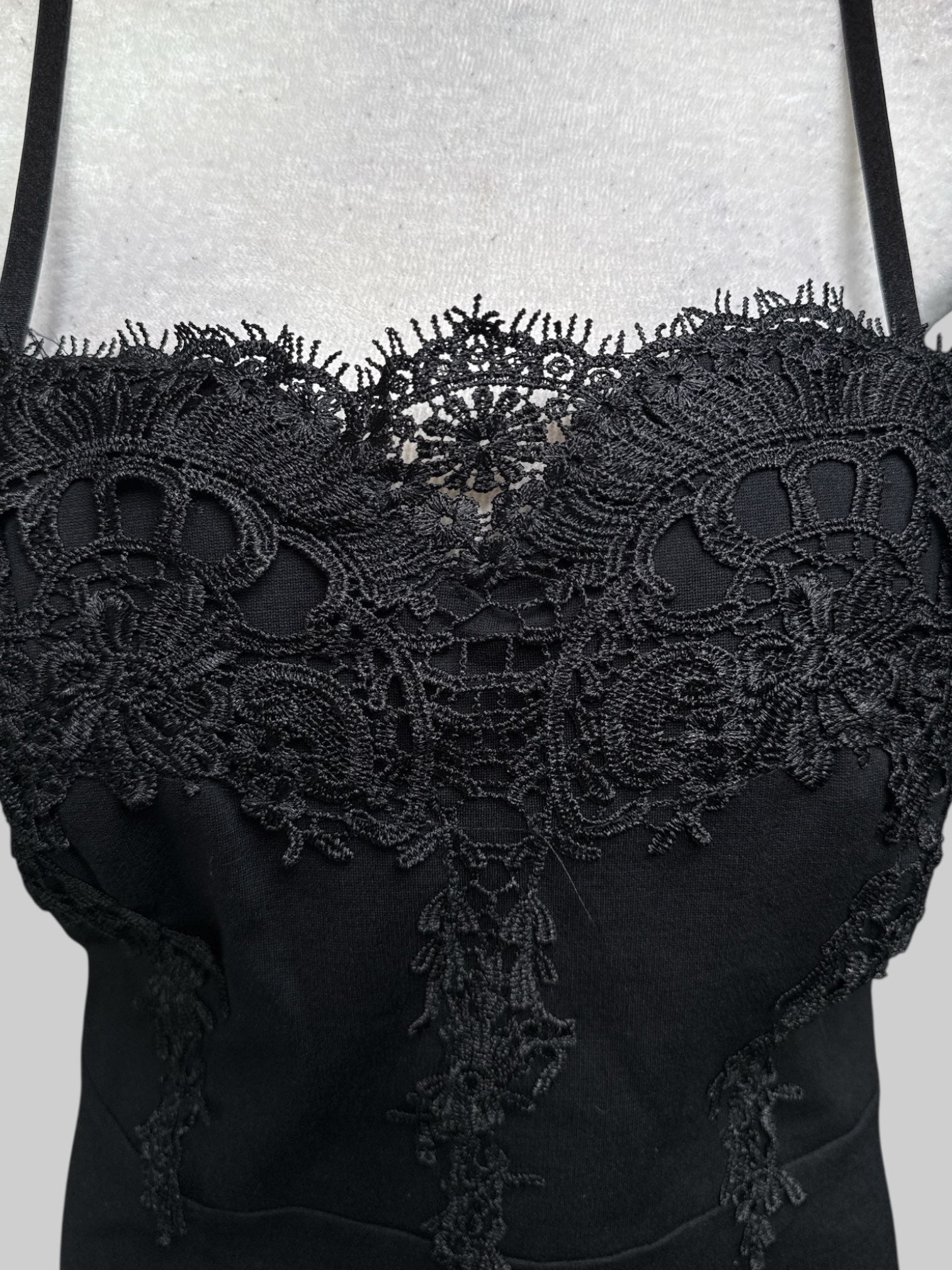 1X NWT black zip up body con dress with lace details and built in bra