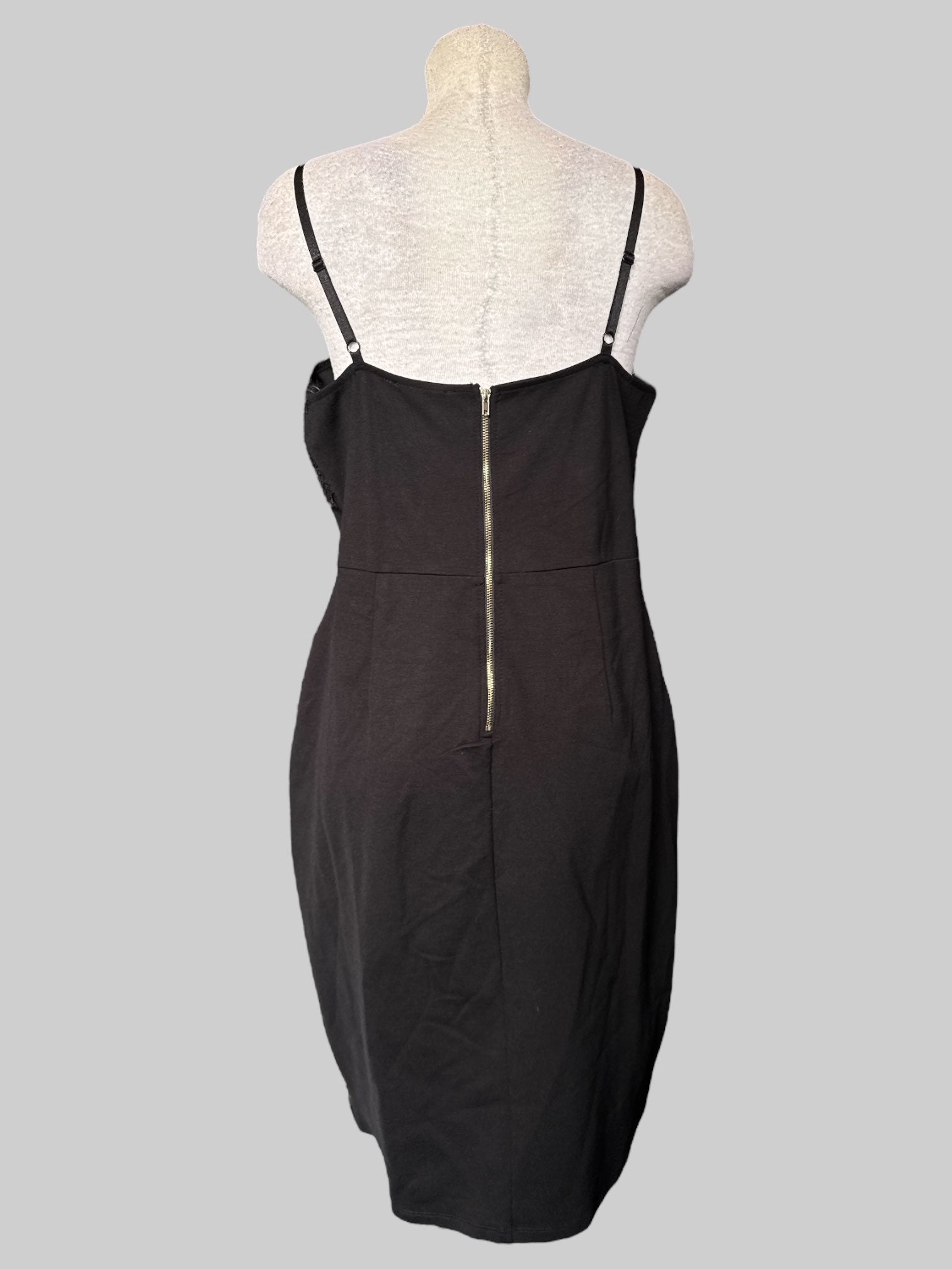 1X NWT black zip up body con dress with lace details and built in bra