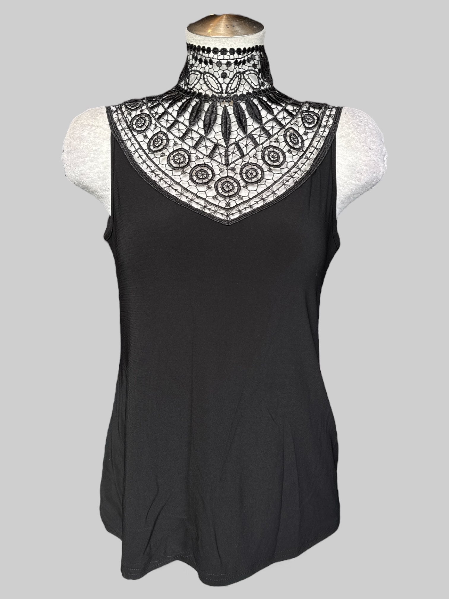 0X black sleeveless top with beautiful lace chest