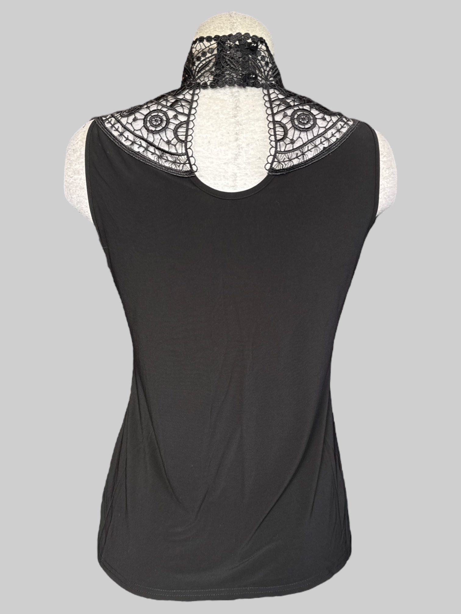 0X black sleeveless top with beautiful lace chest