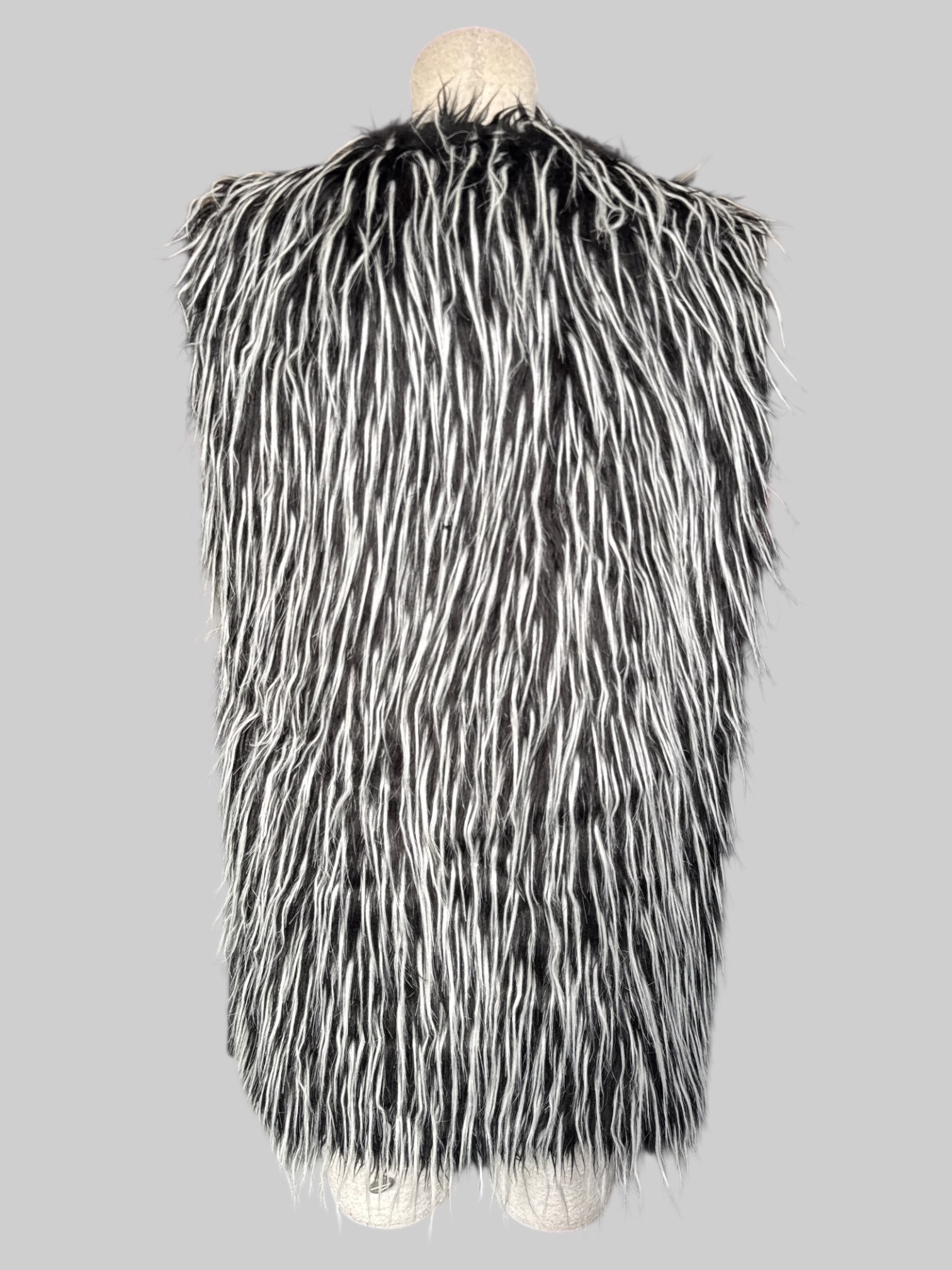 0X furry black and white sleeveless cardigan with clasps instead of buttons and pleather sides