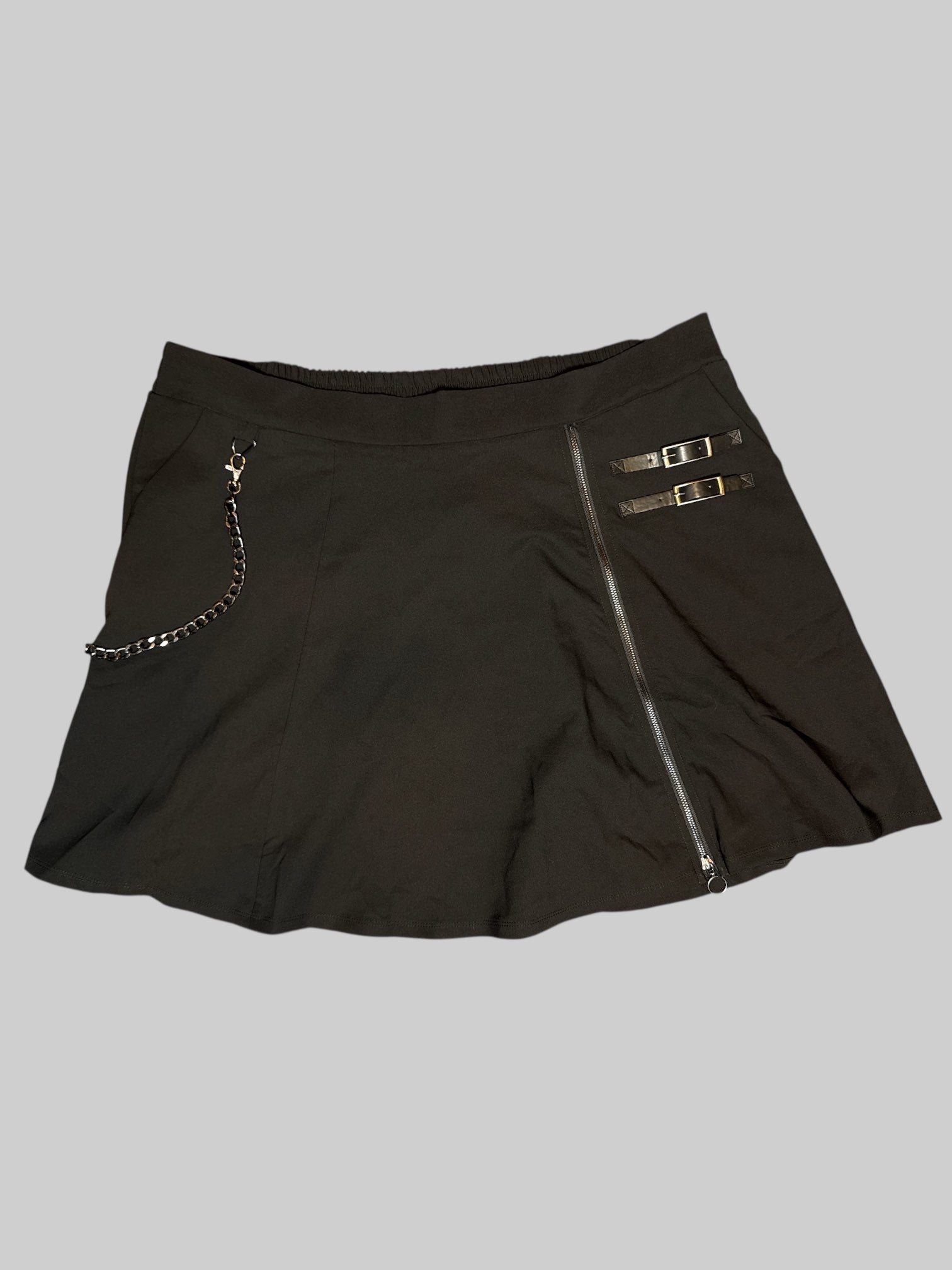 3X NWT Torrid black skirt with detachable chain