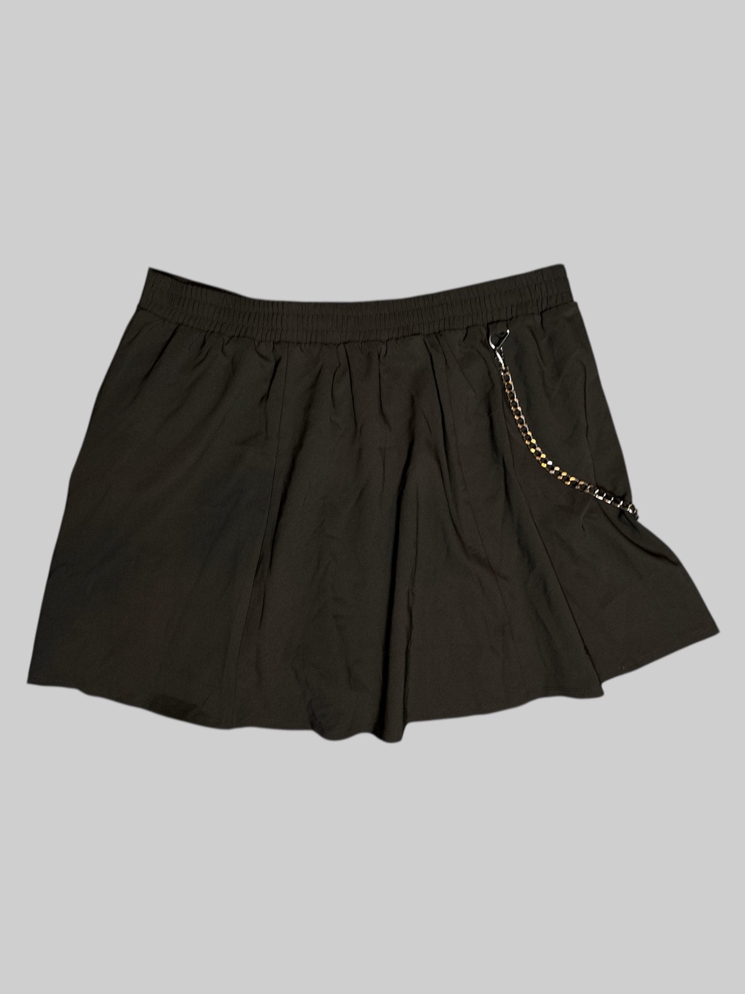 3X NWT Torrid black skirt with detachable chain