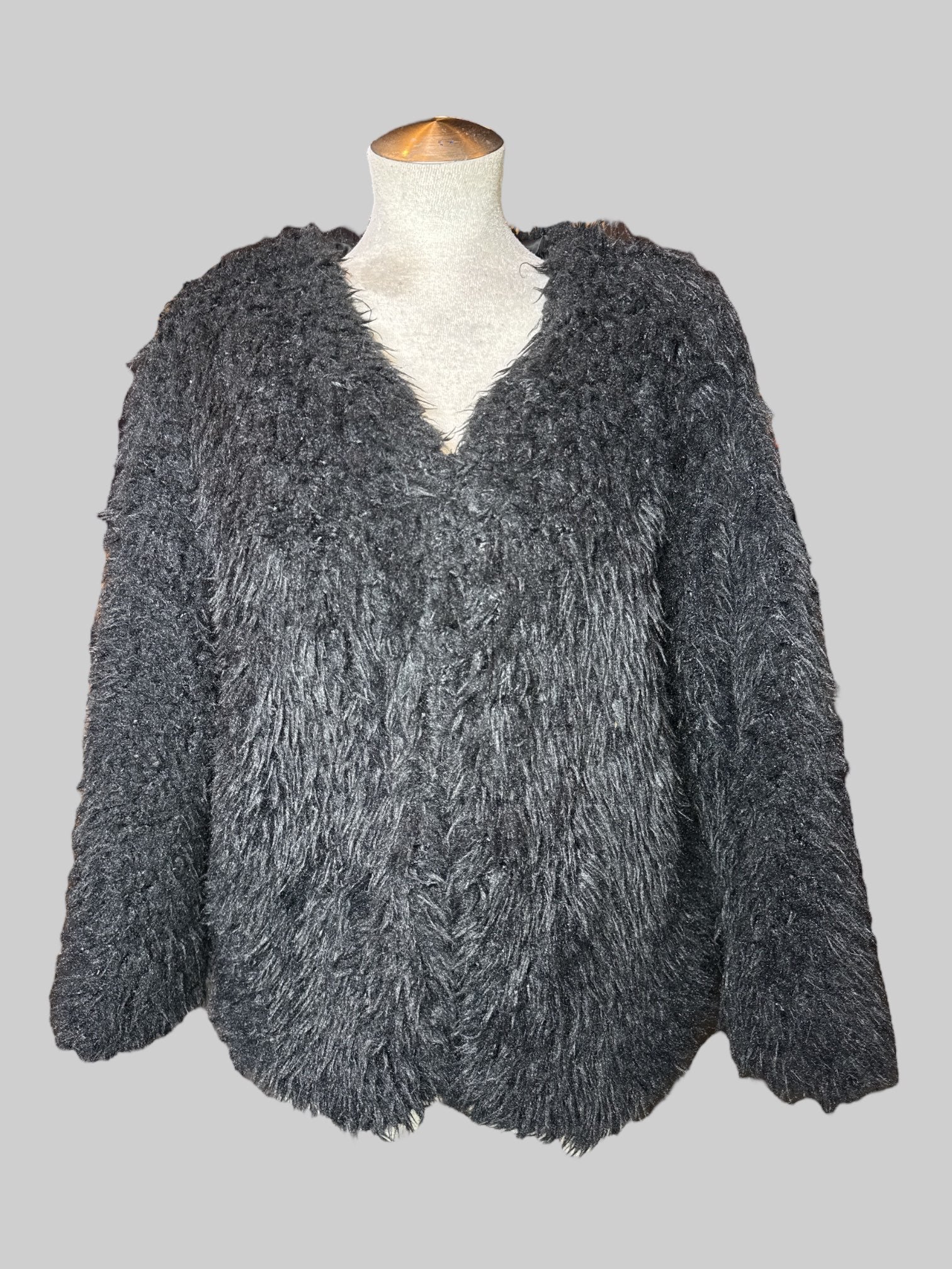 L black long sleeve fuzzy jacket with clasps on front