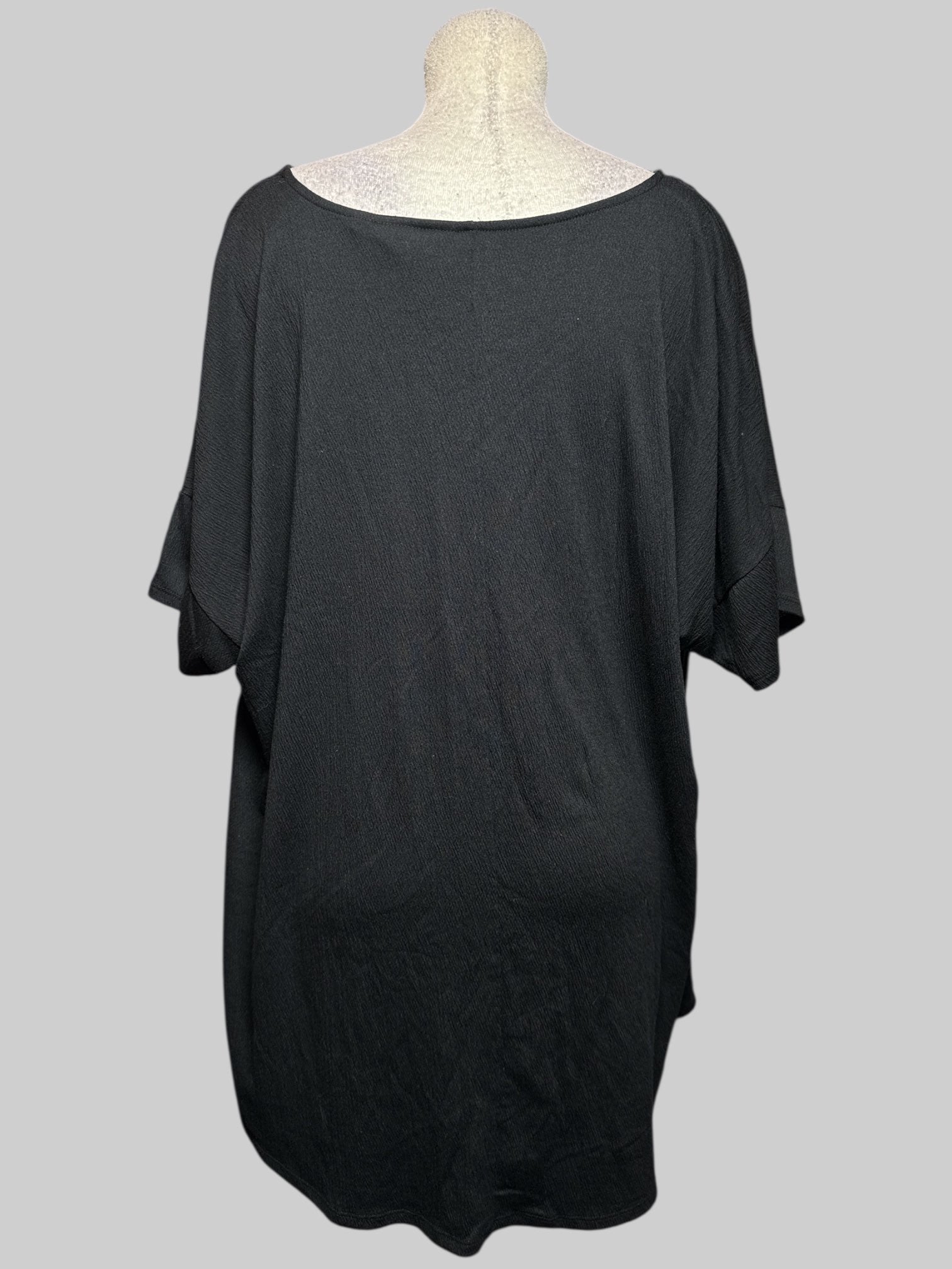 6X black short sleeve blouse with tie at bottom