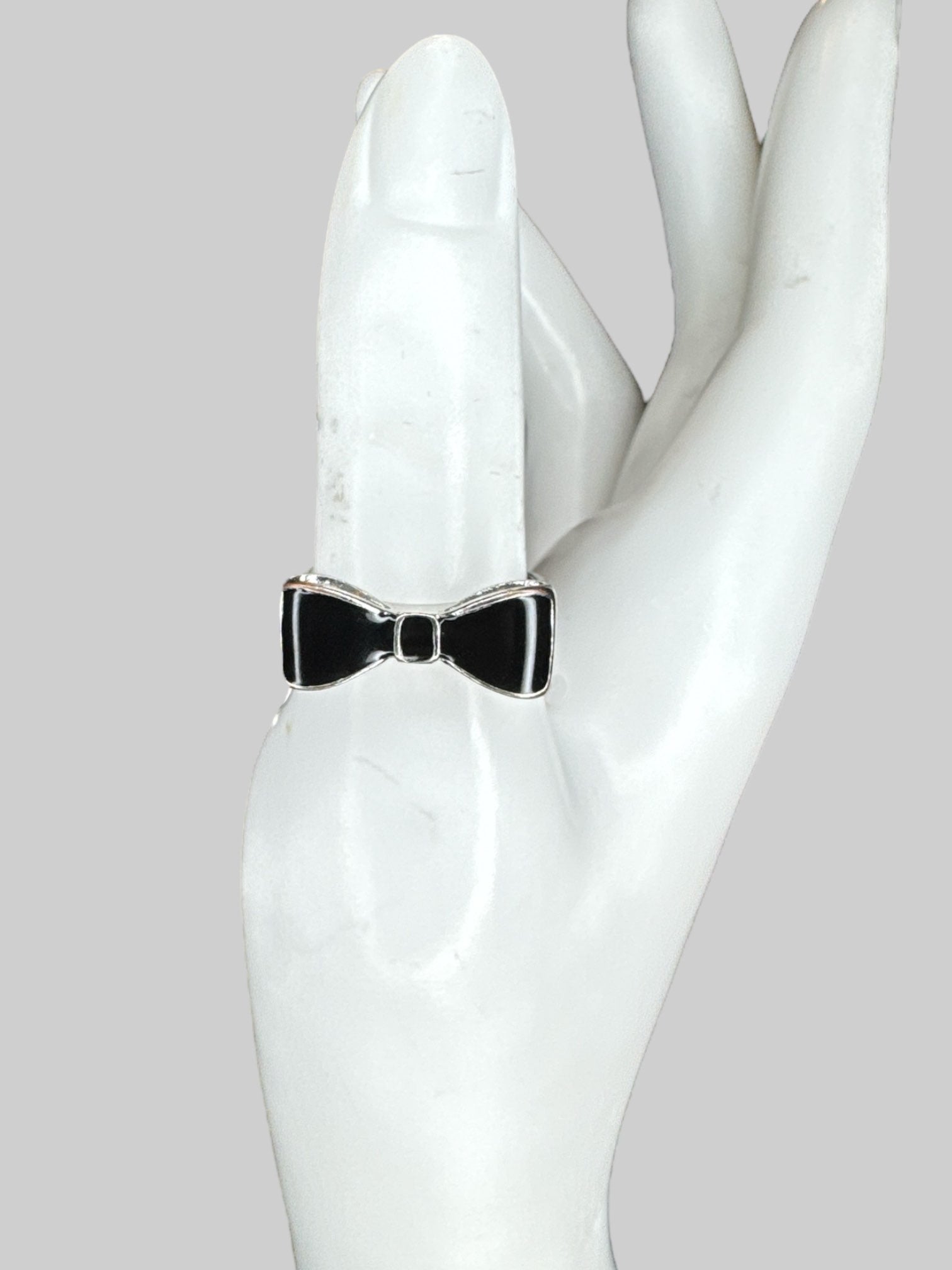 Size 8.5 Silvertone ring with black resin bow