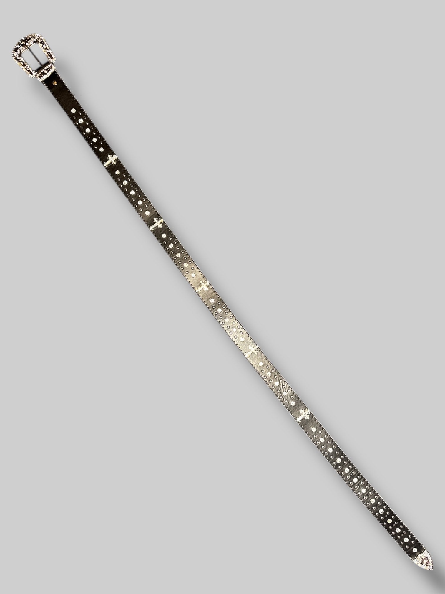 1X black leather and bedazzled belt with cross details