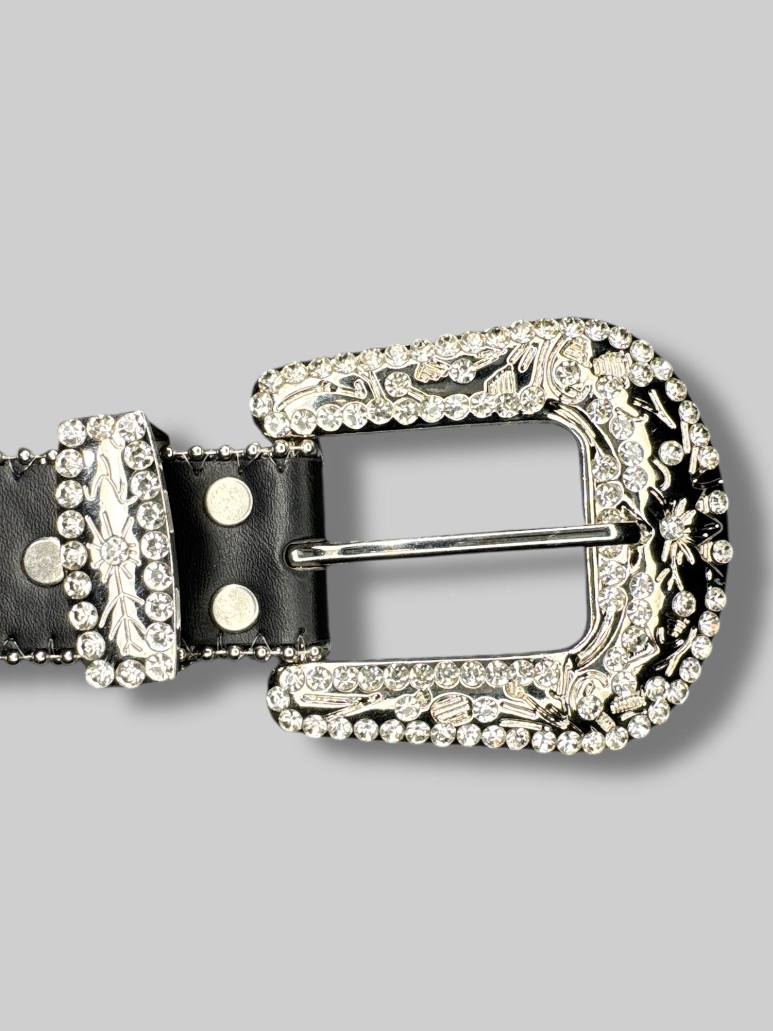 1X black leather and bedazzled belt with cross details