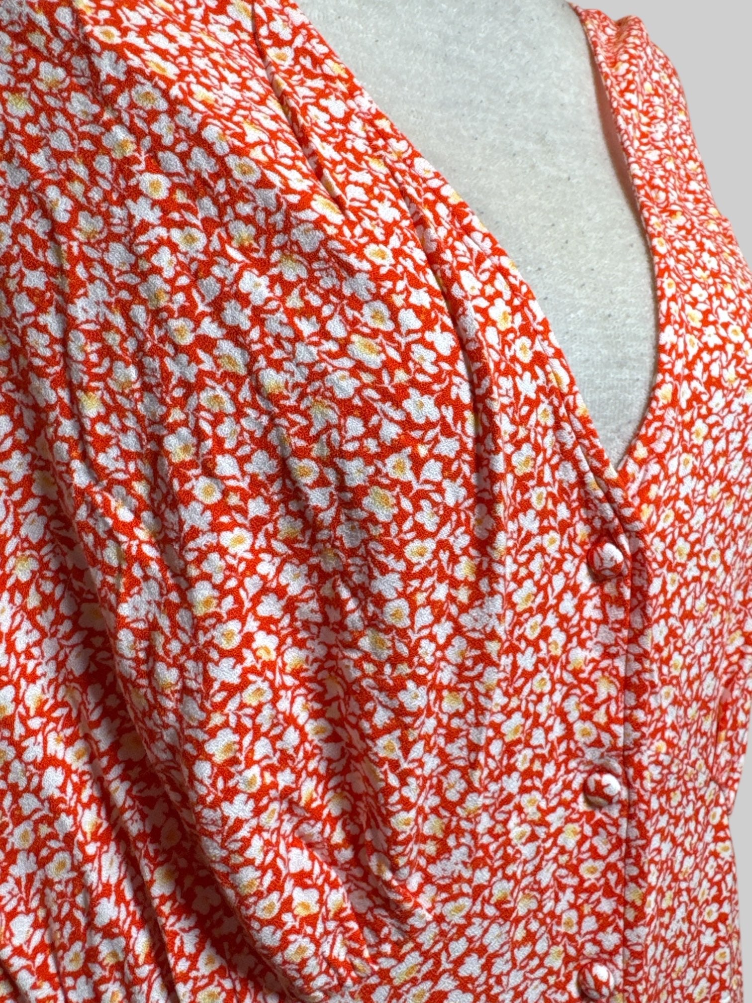 4X red dress with white and yellow florals and buttons