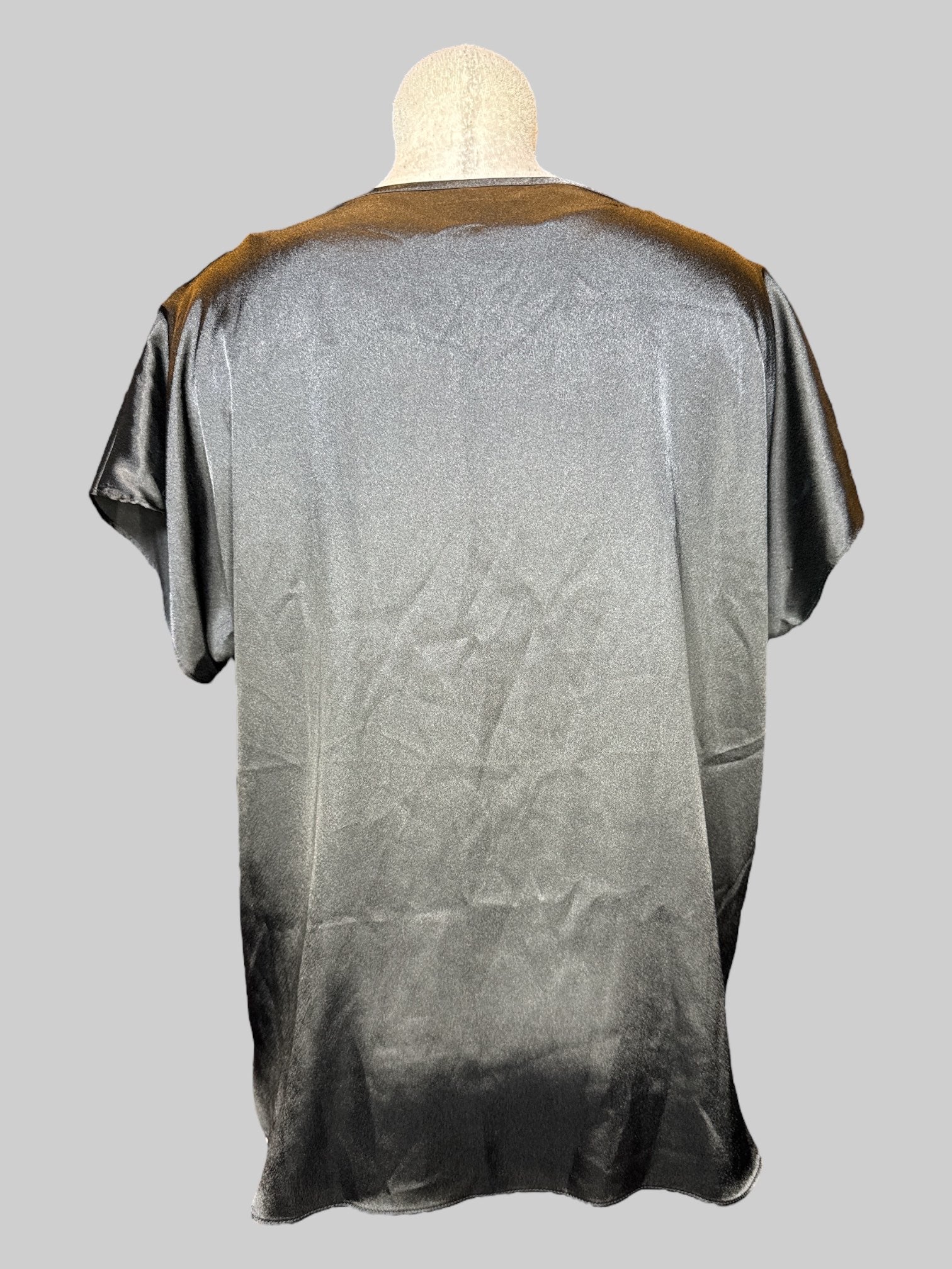 XL NWT black satin white short sleeve top with pocket on front