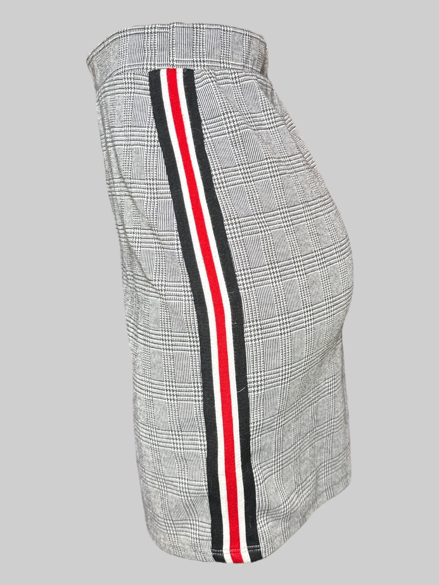 XL black and white checkered, houndstooth print skirt with black white and red stripes on the side