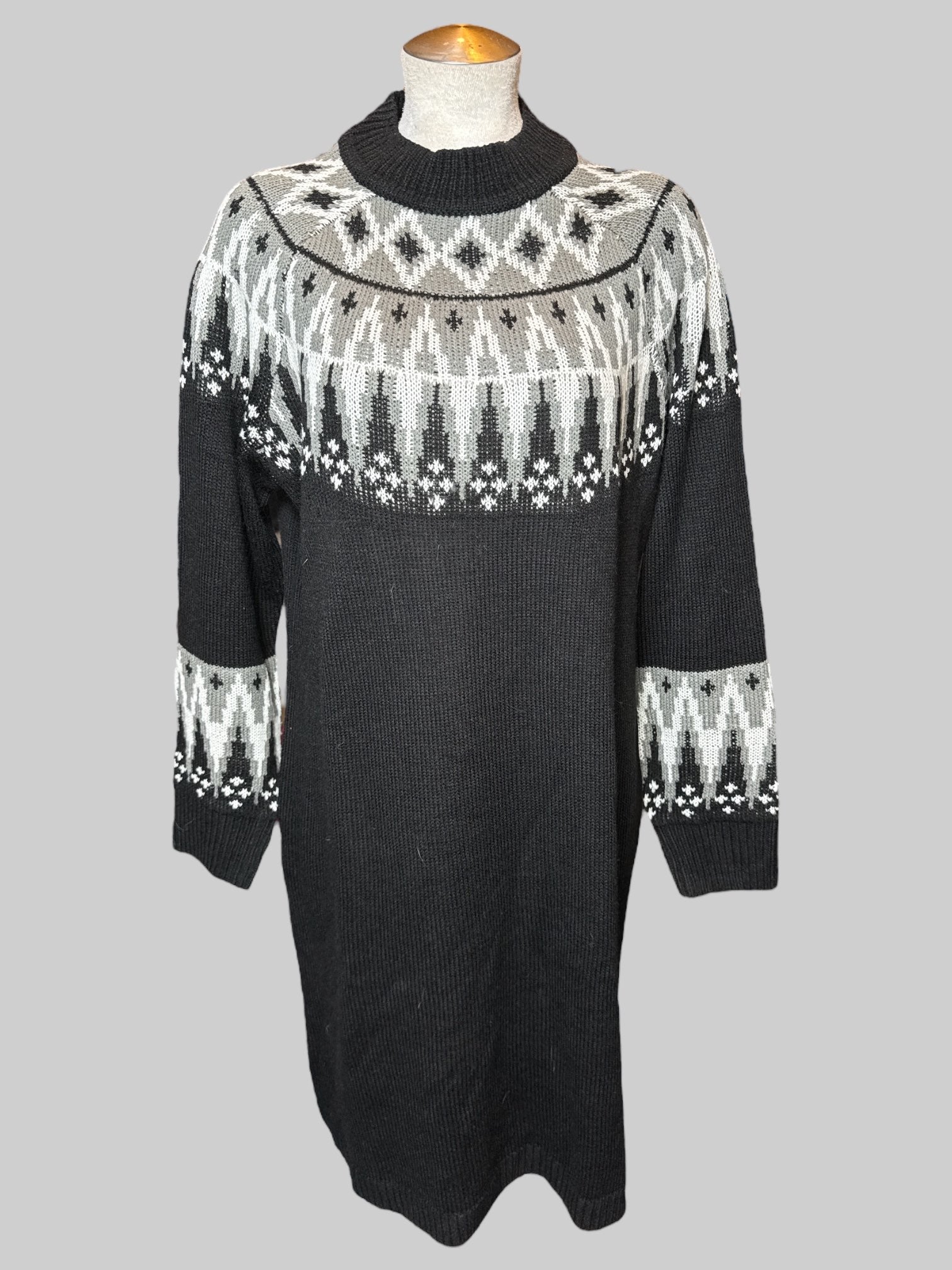 0X Black grey and white knit, long sleeve dress with geometric designs on neckline and cuffs