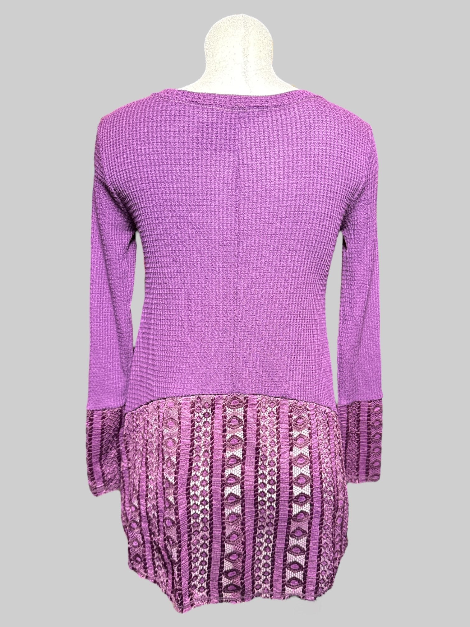 XL purple waffle knit tunic style top with lace bottom and lace cuffs on sleeves