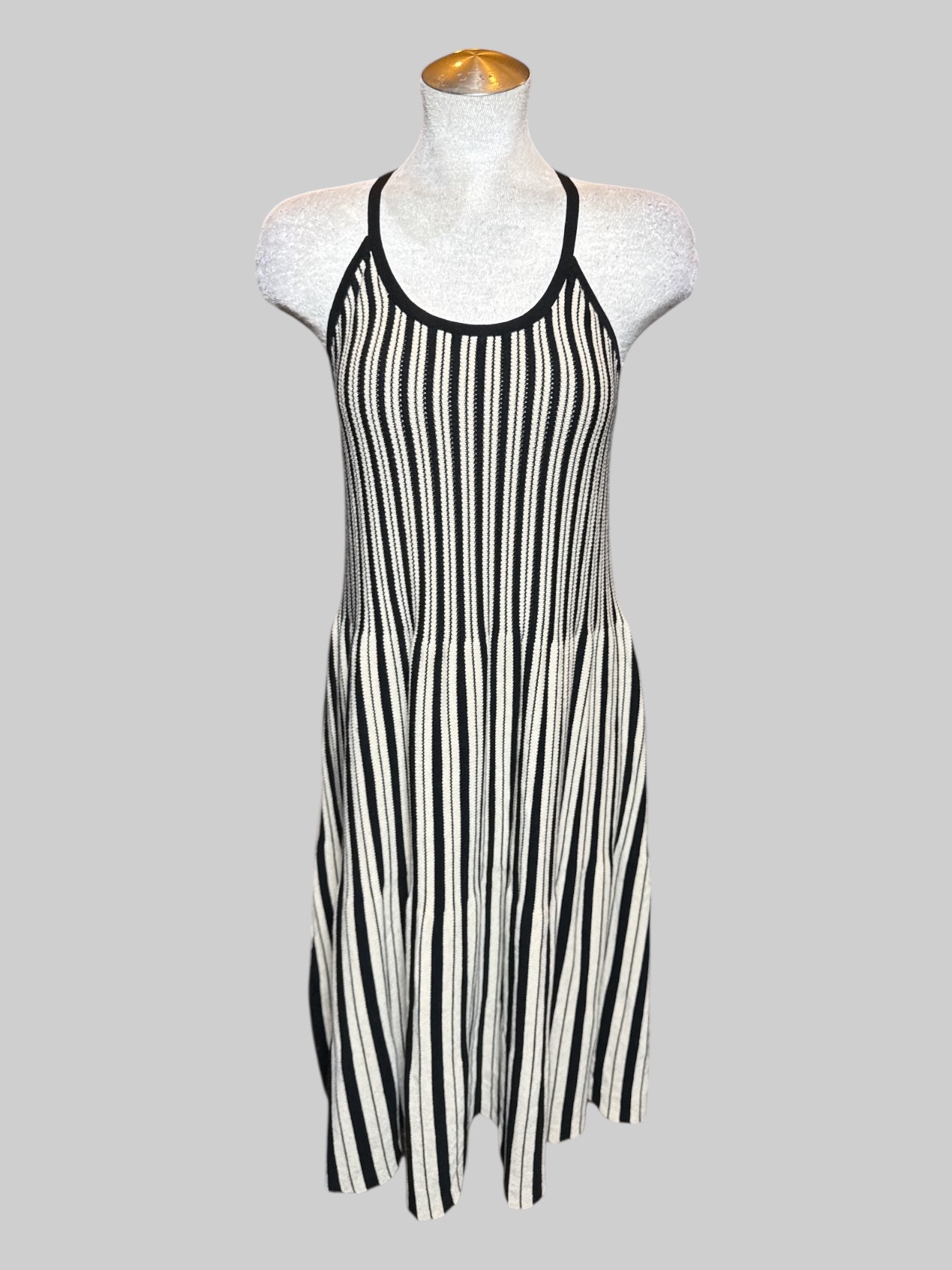 XL black and off-white knit sleeveless dress with crossing adjustable straps, and ruffle design