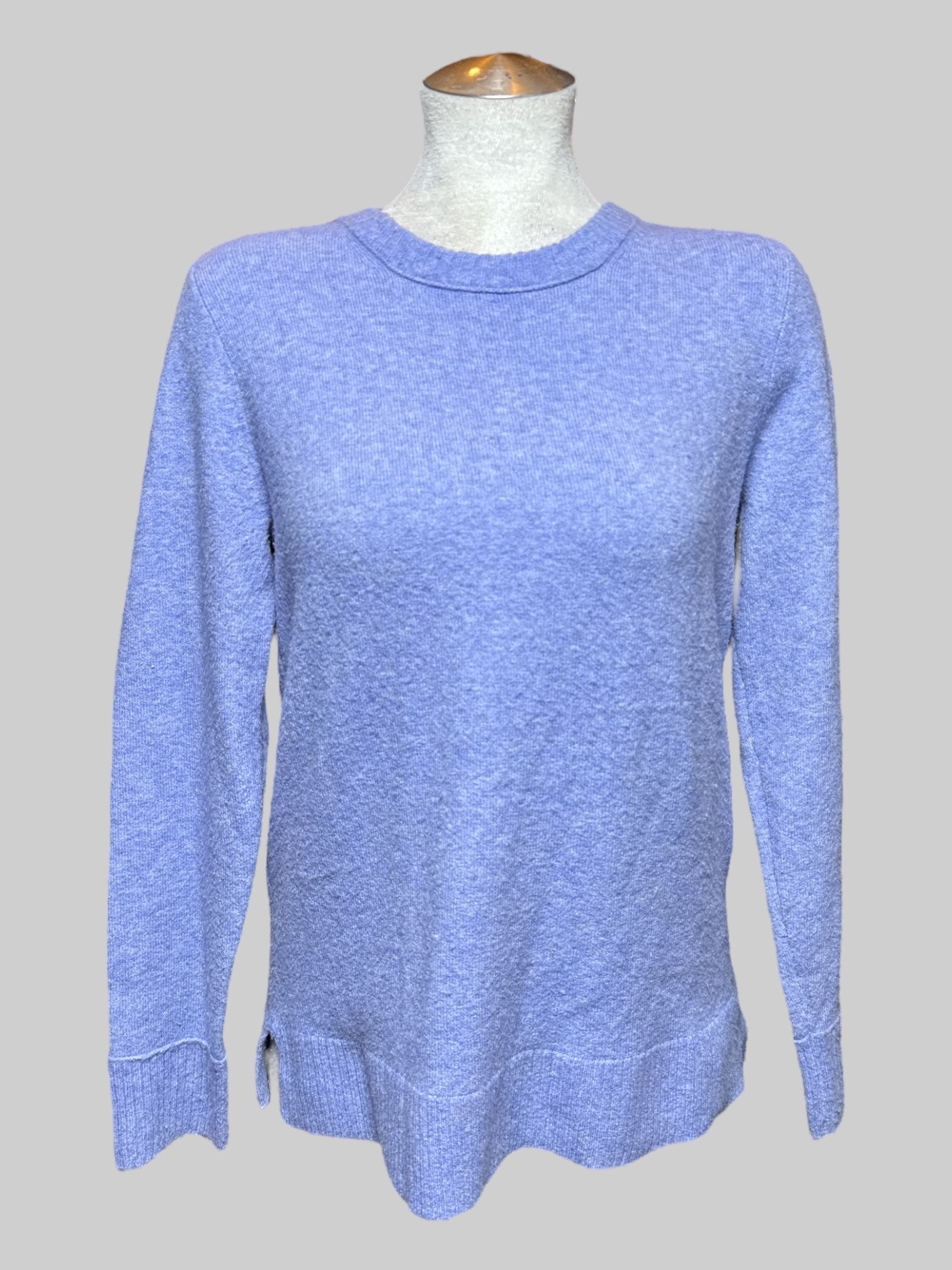 L soft light purple crew neck sweater