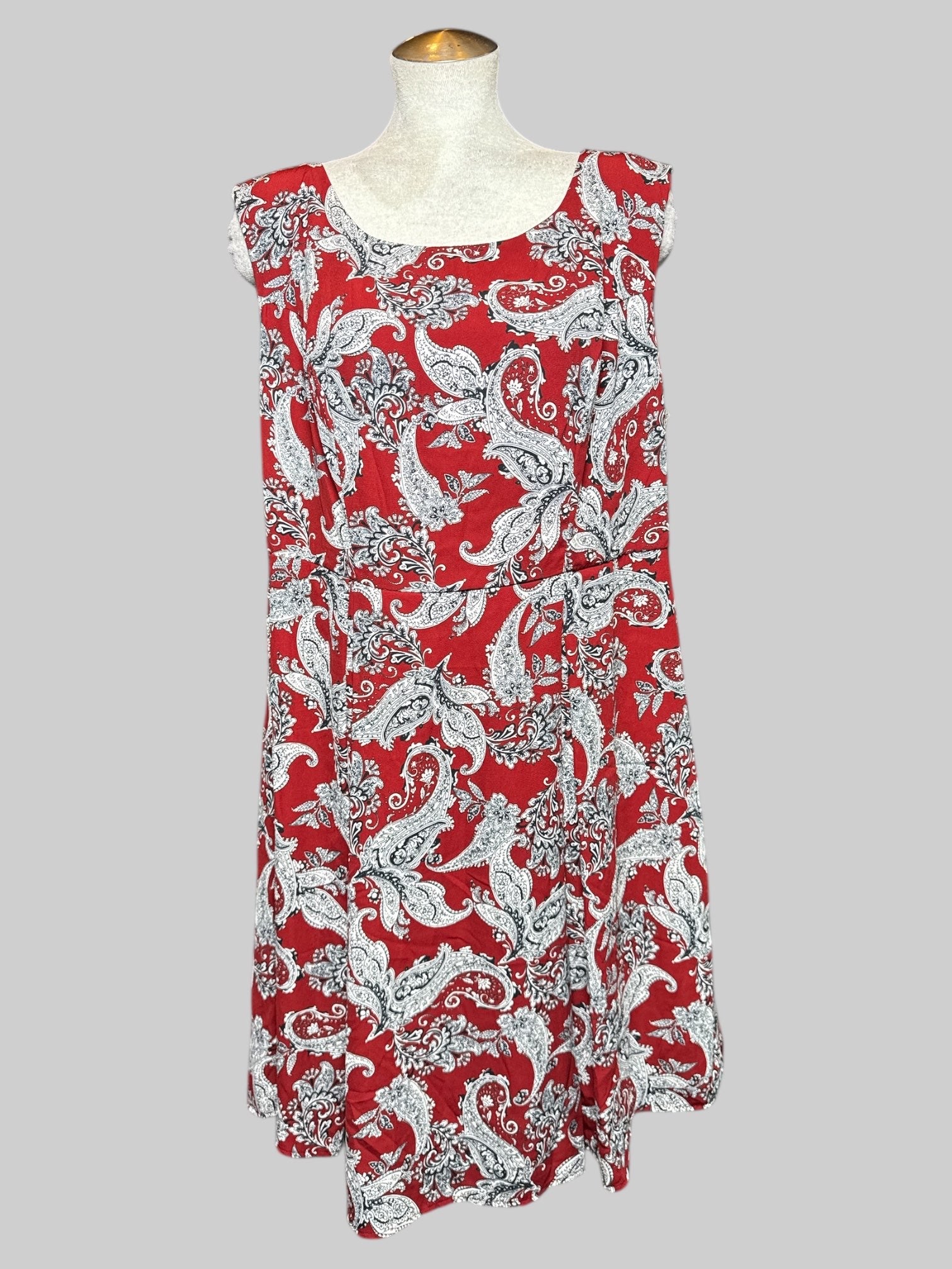 1X vintage red dress with black and white paisley pattern and zipper in back