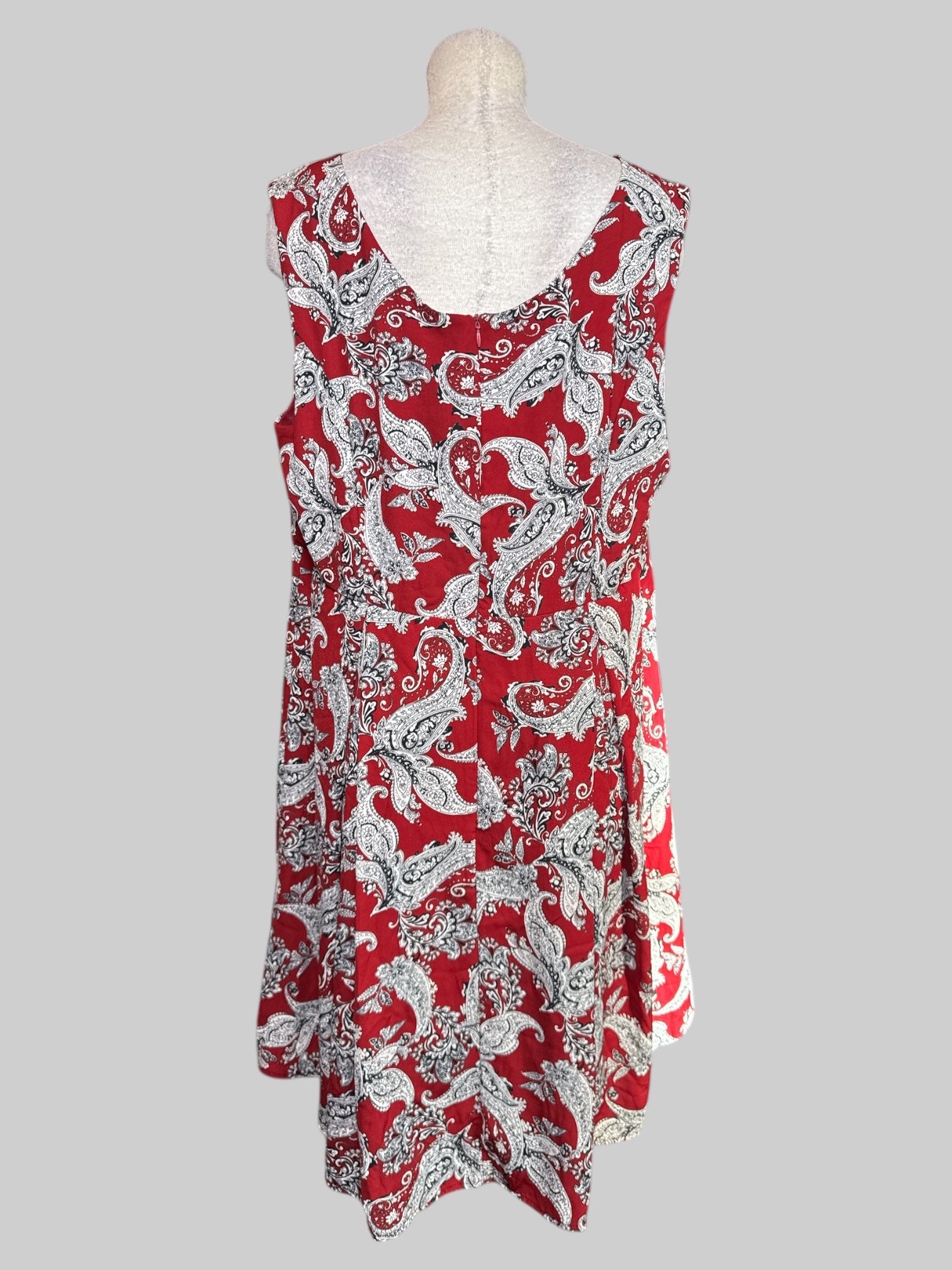 1X vintage red dress with black and white paisley pattern and zipper in back