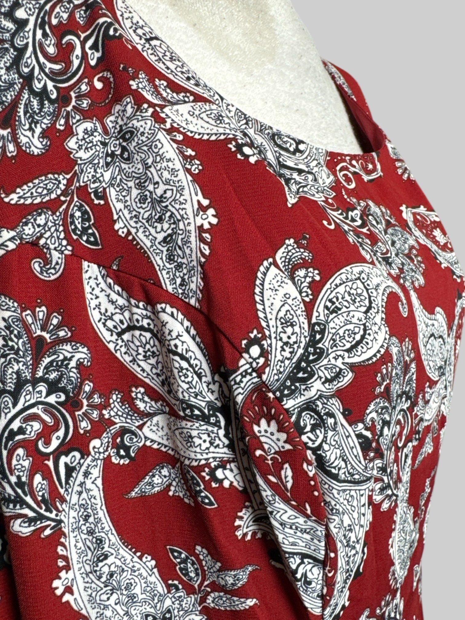 1X vintage red dress with black and white paisley pattern and zipper in back