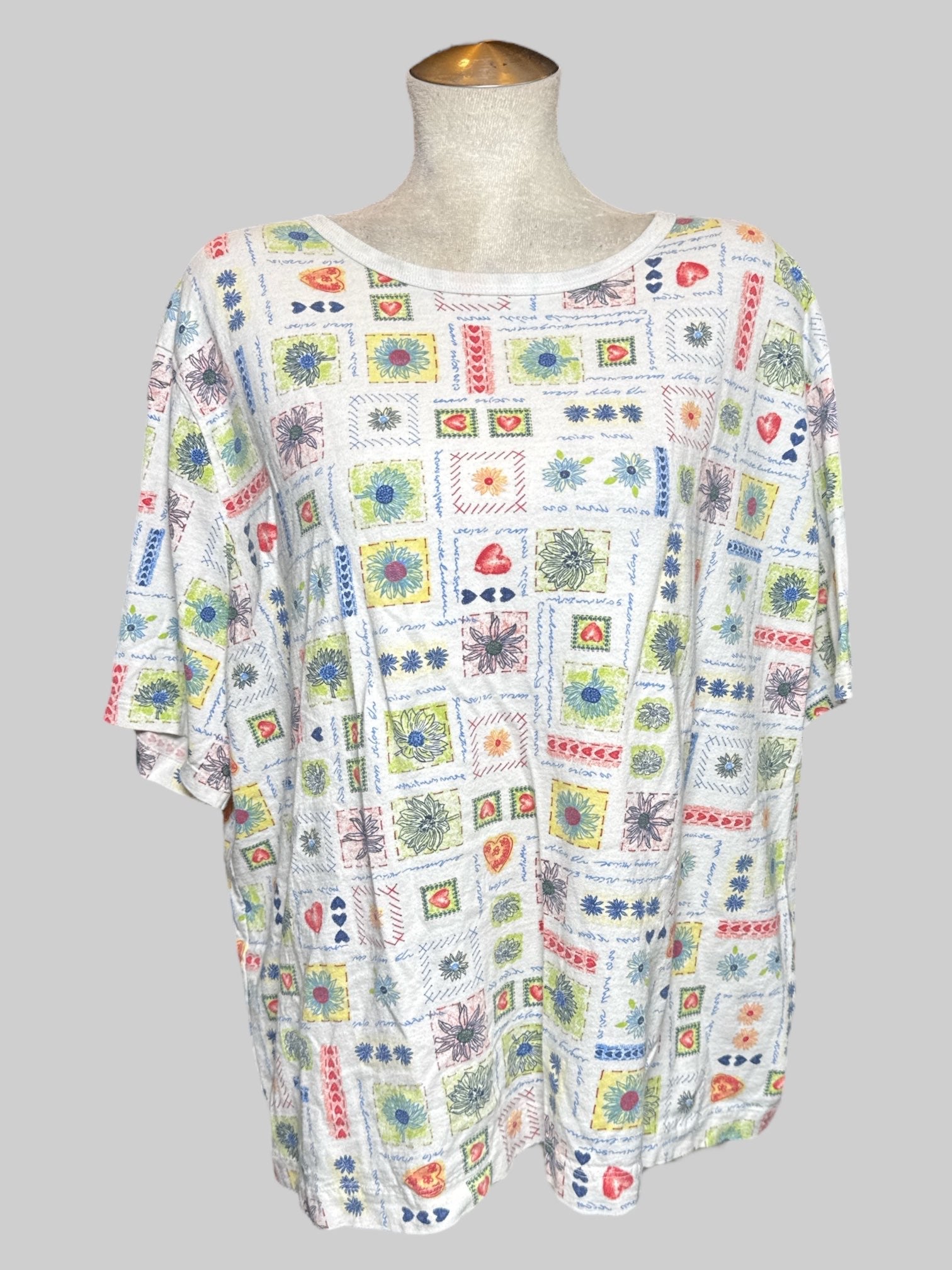 3X vintage white t shirt with cute multi pattern