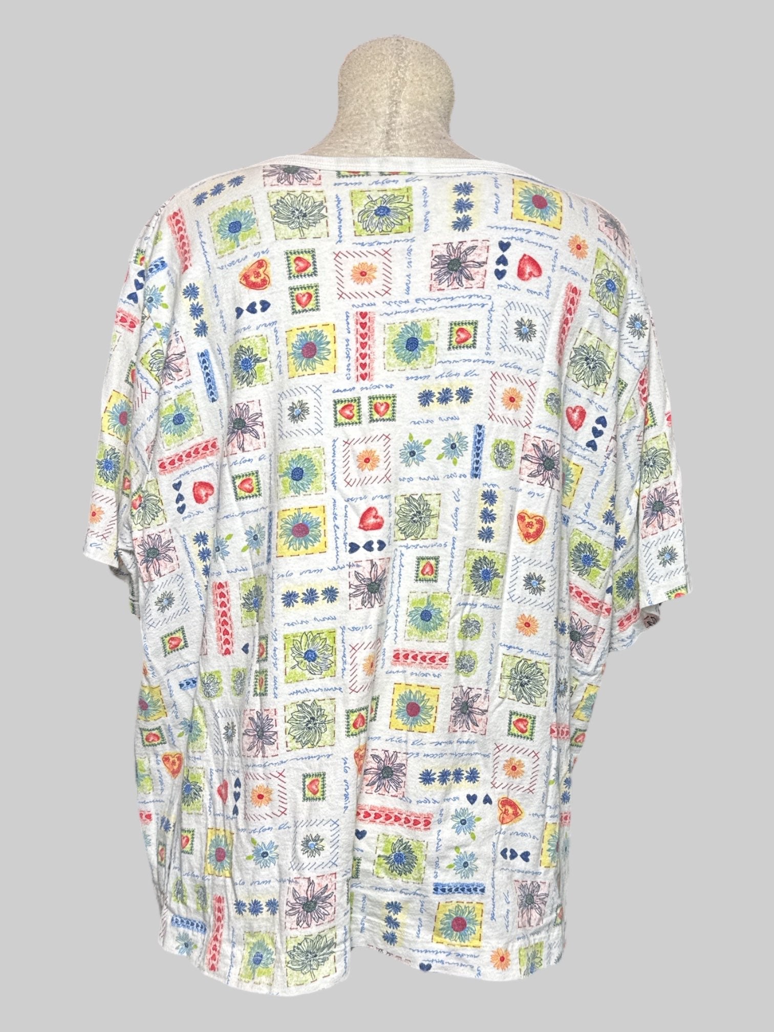 3X vintage white t shirt with cute multi pattern