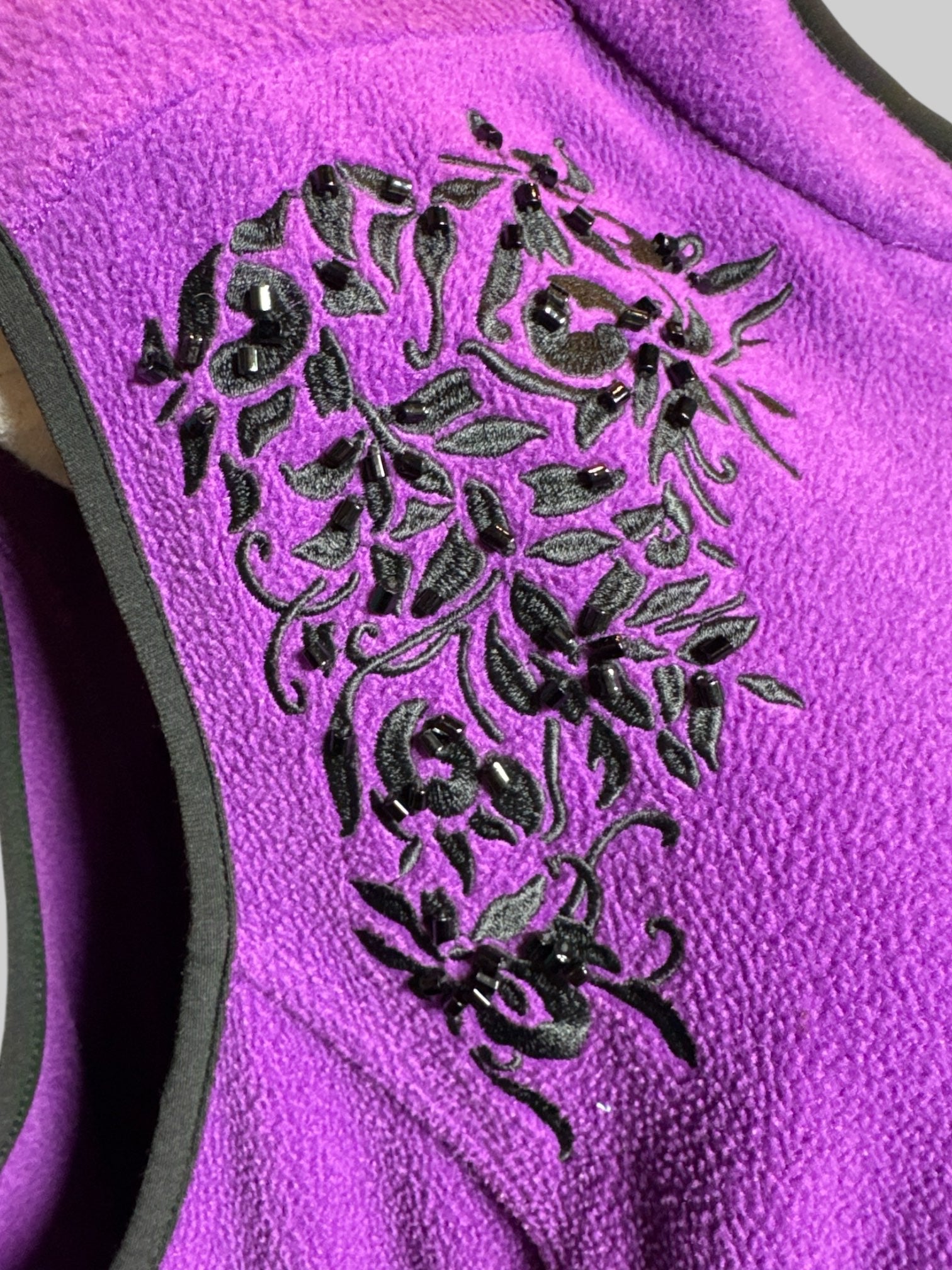 5X vintage purple zip up vest with black botanical embroidery and beading
