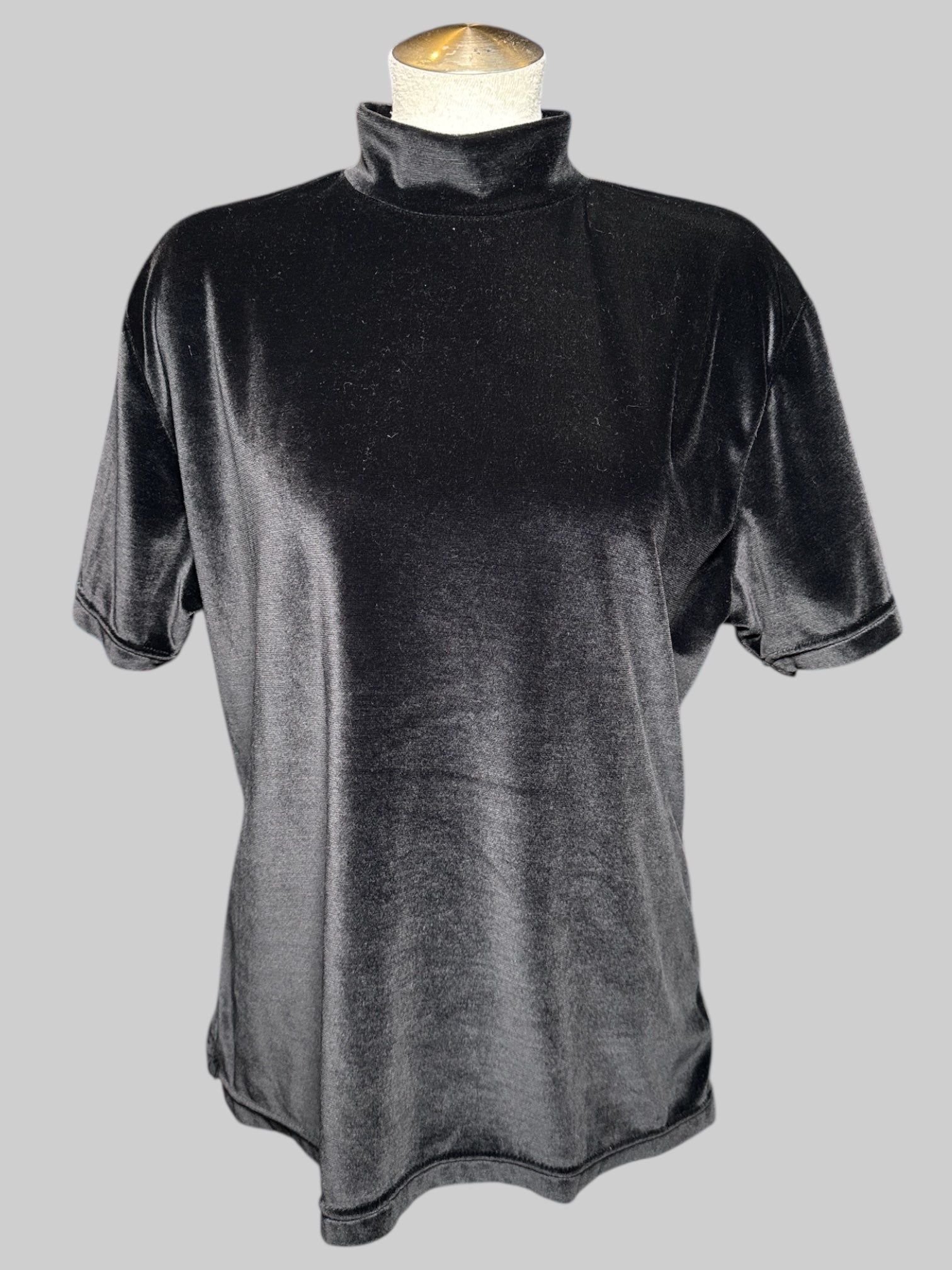 2X vintage black velvet mock neck short sleeve top