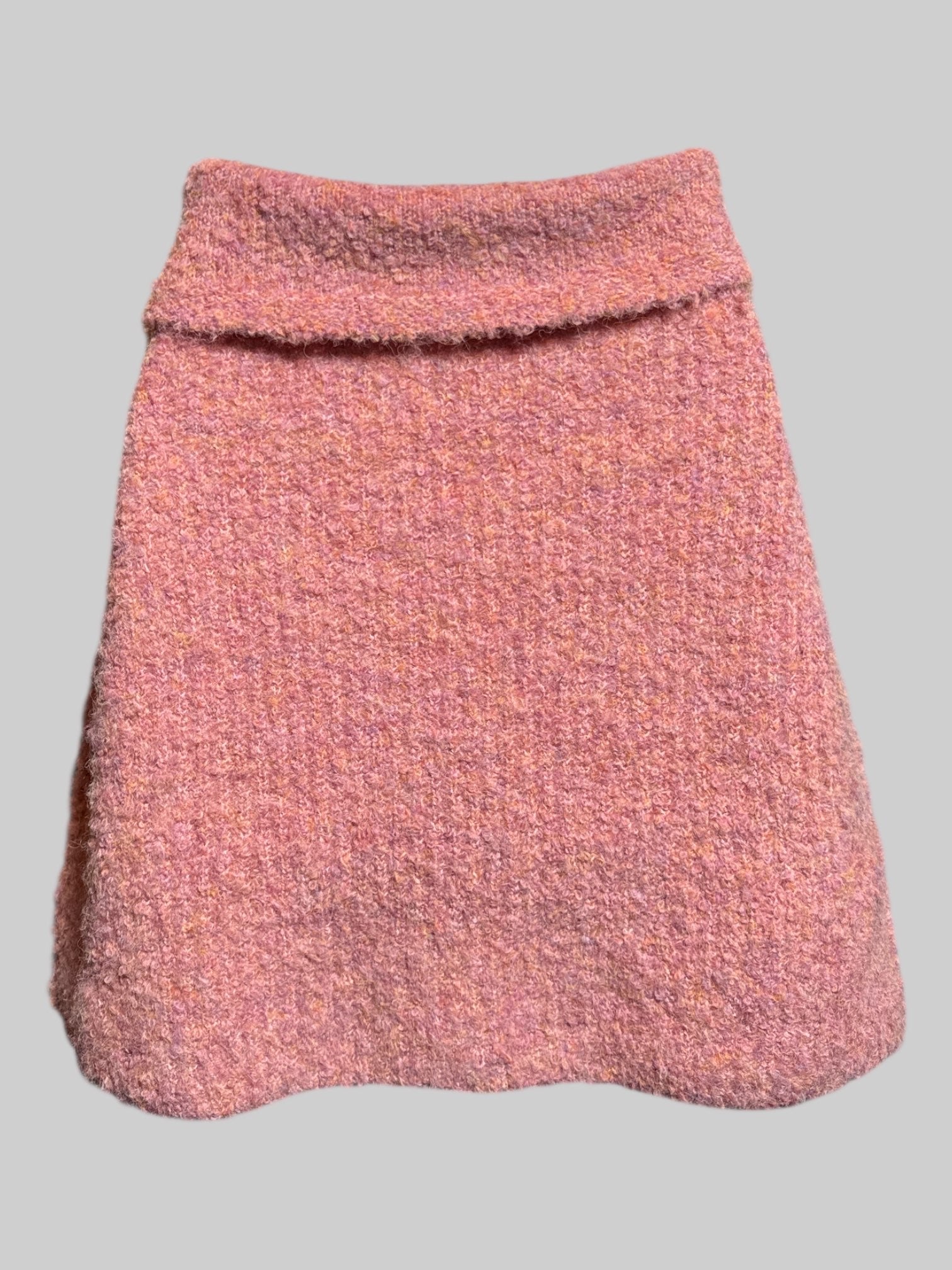 M pink multicolor skirt with layered waist and gold chain on front