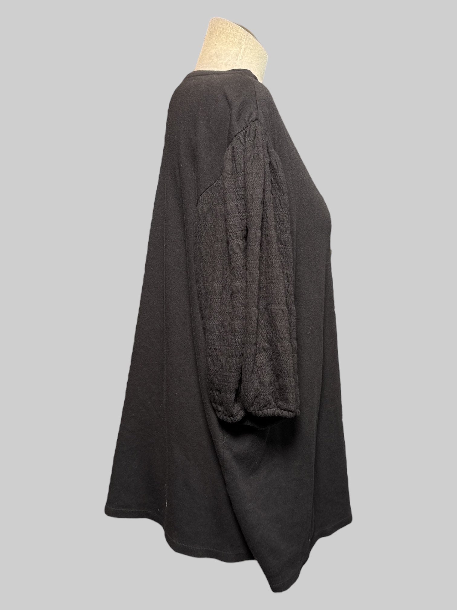 6X black short sleeve blouse with balloon sleeves