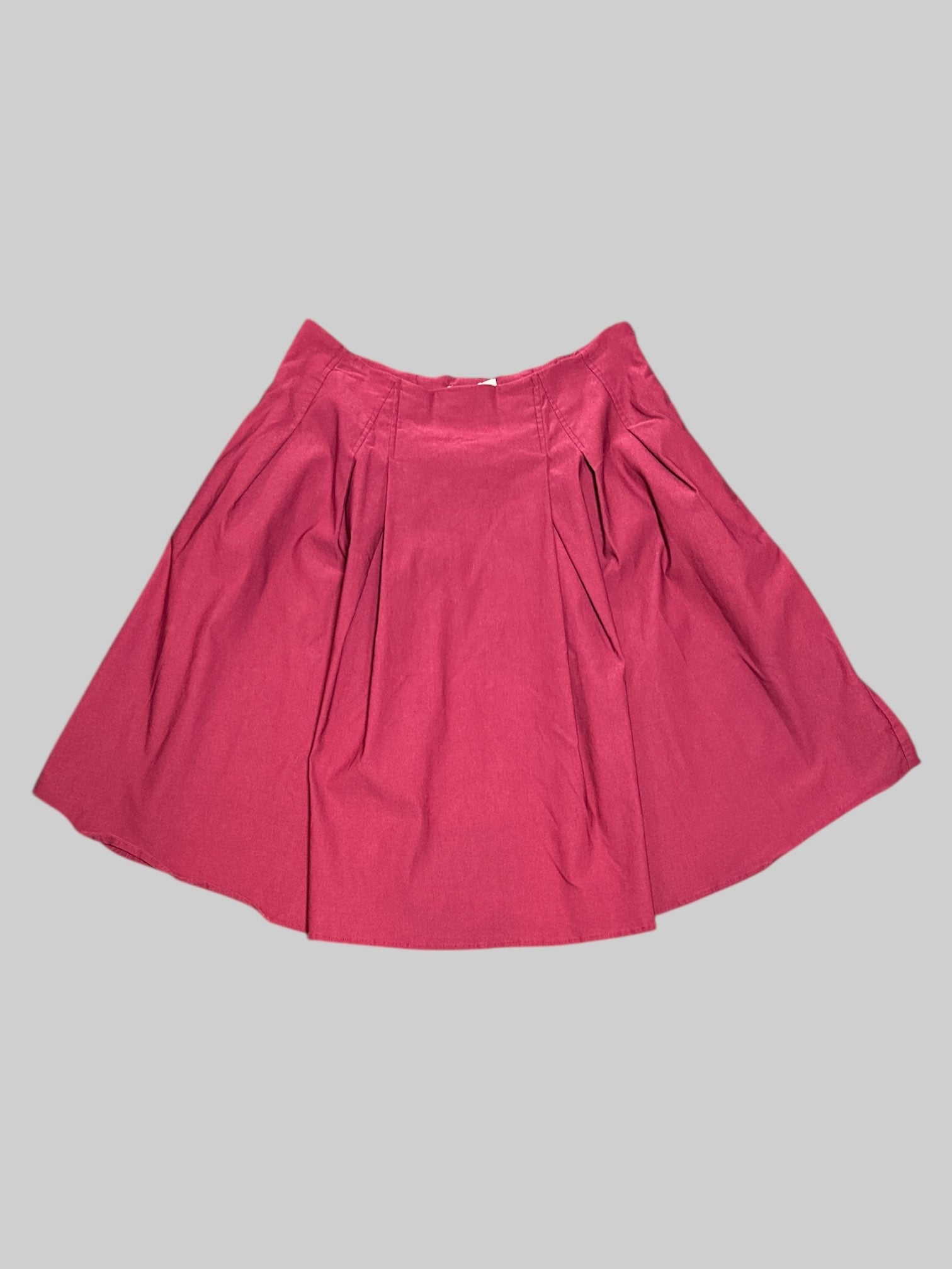 XL maroon stretchy skirt with pleading designs, pockets, and zipper on side