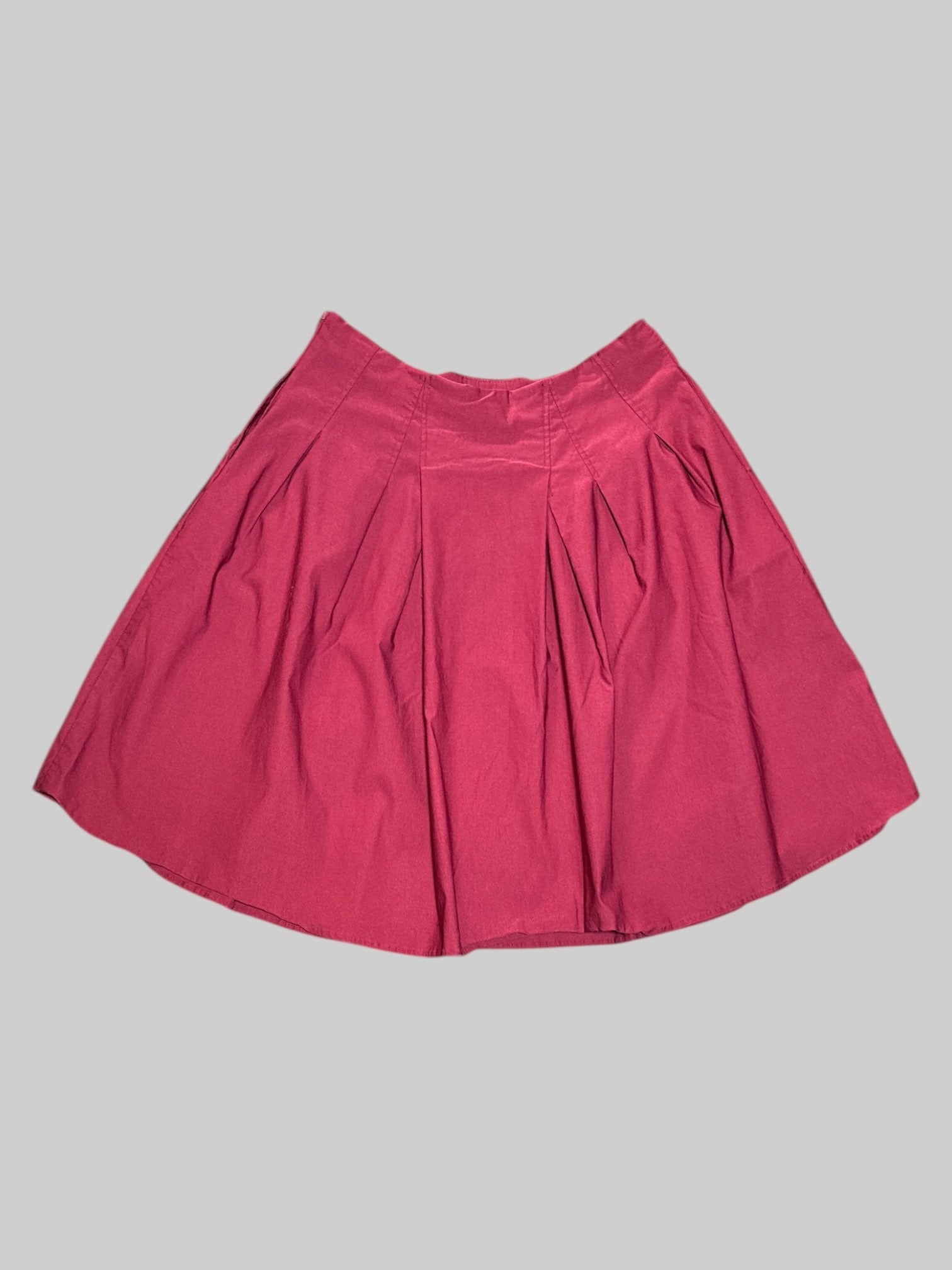XL maroon stretchy skirt with pleading designs, pockets, and zipper on side